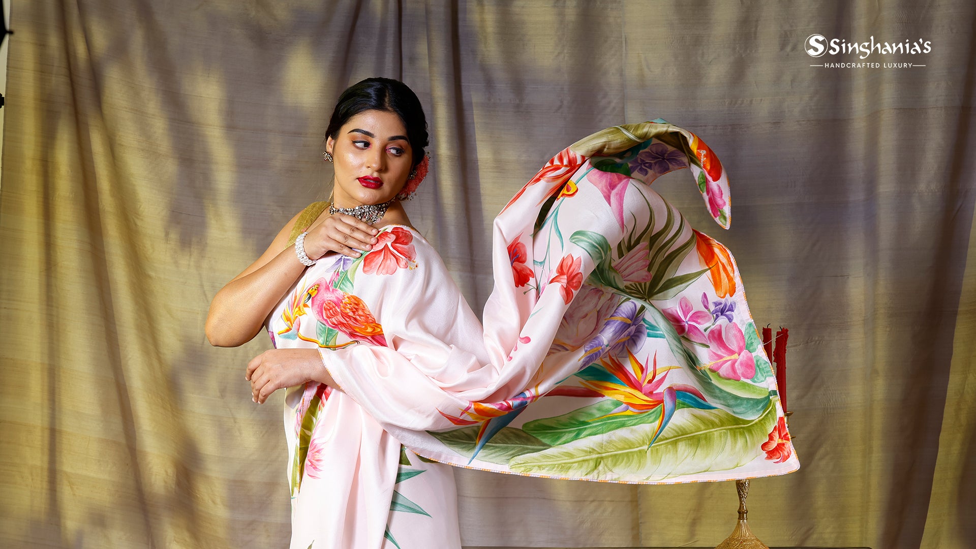 Vintage Vibes: Incorporating Retro Saree Styles into Contemporary Wardrobes