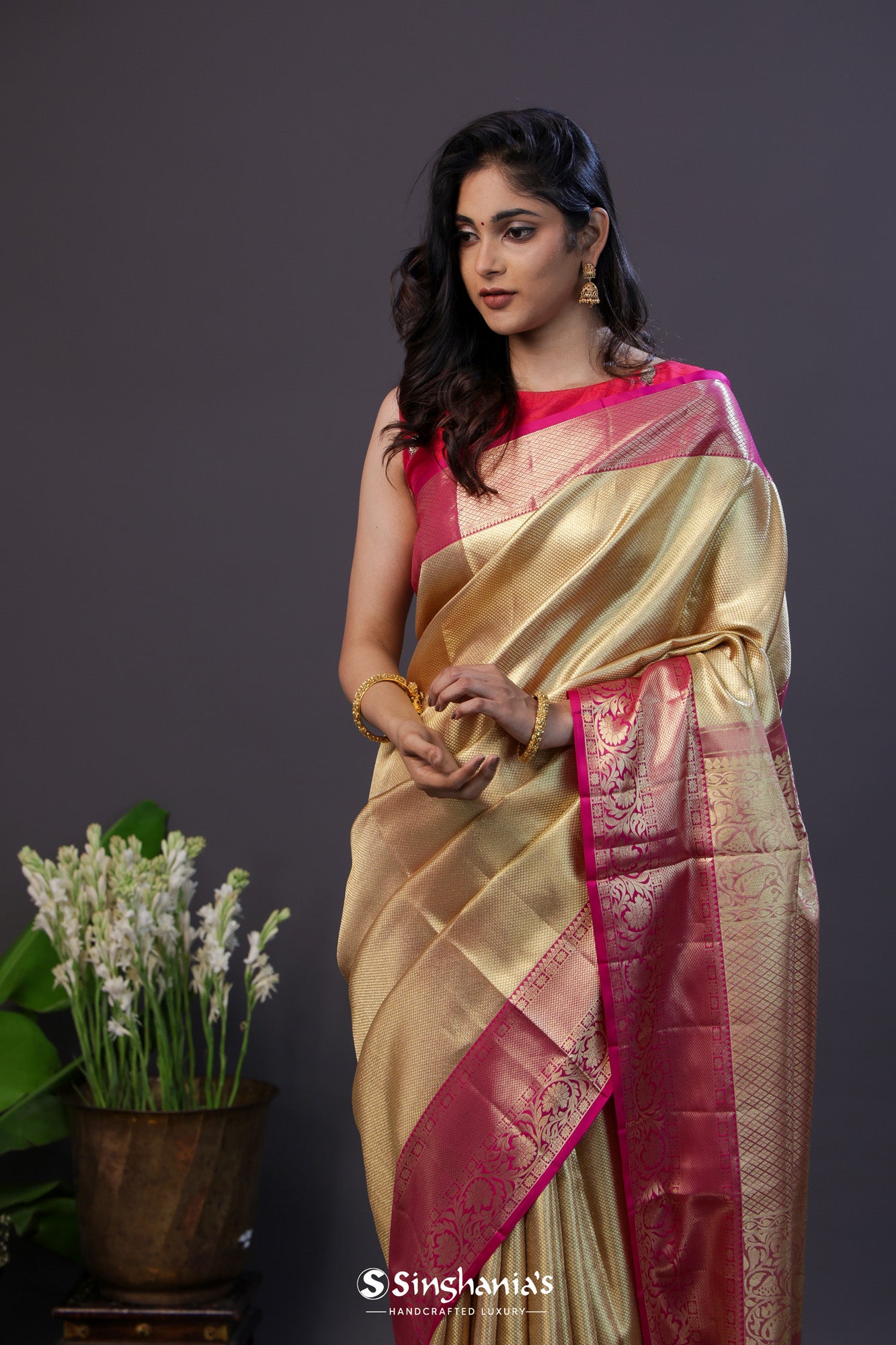 Antique Gold Tissue Kanjivaram Silk Saree With Geomentrical Pattern
