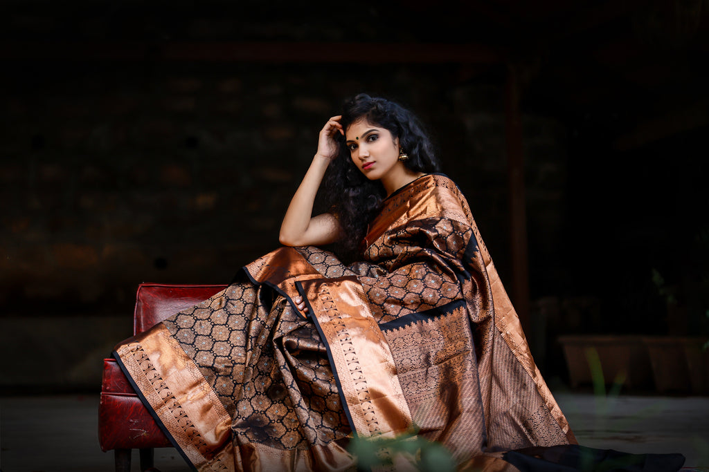 Nauvari Saree Poses✨| Maharashtrian Style | Ganesh Chaturthi Special🌺|  Santoshi Megharaj🌻 - YouTube