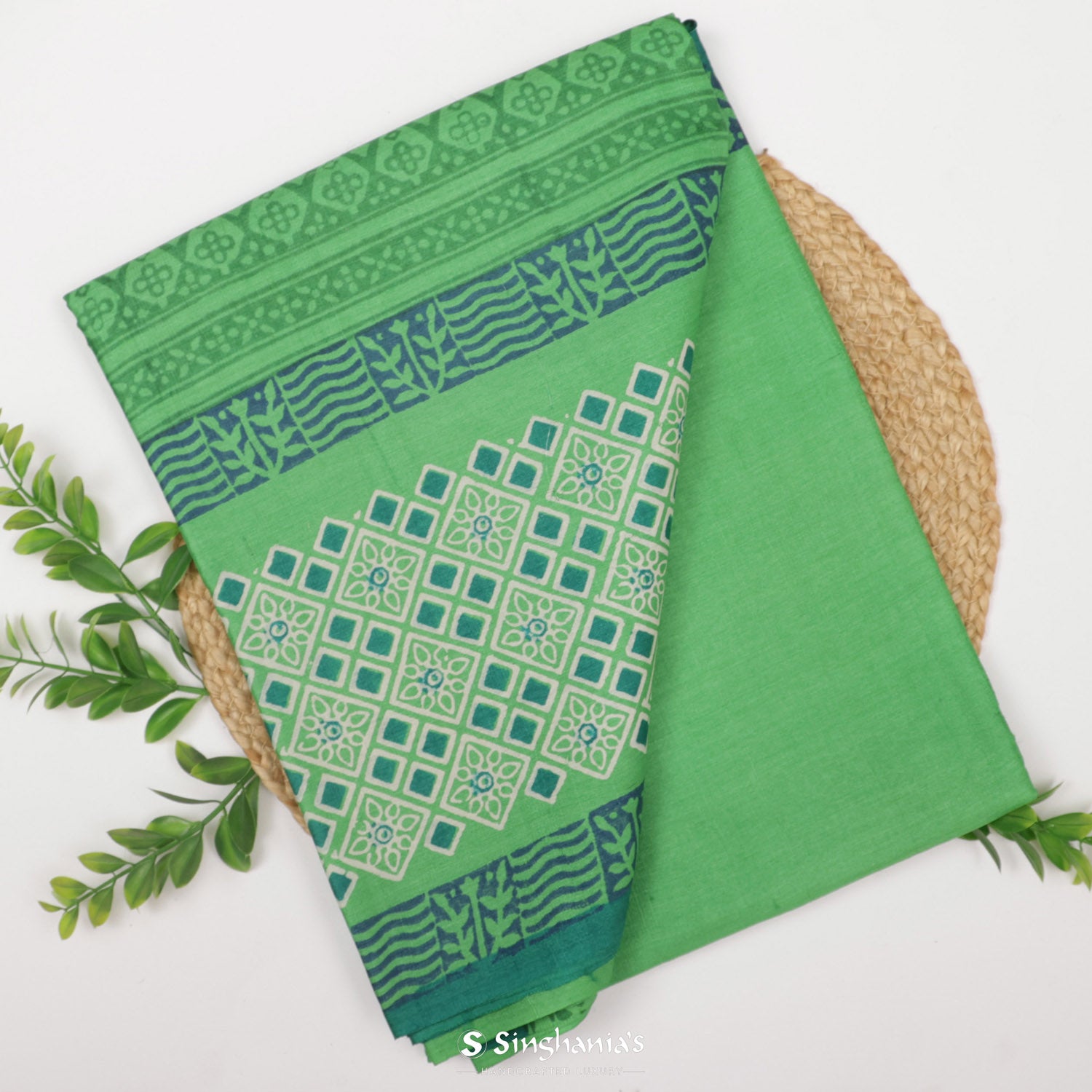 Iguana Green Printed Tussar Saree With Abstract Pattern