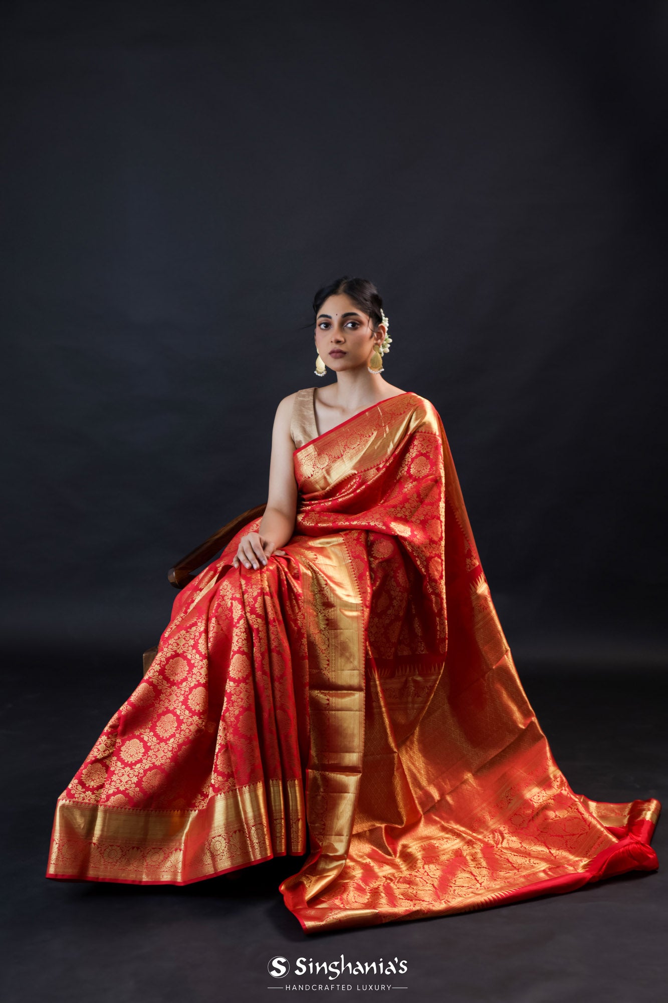 Dark Red Kanjivaram Silk Saree With Zari Butti Weaving