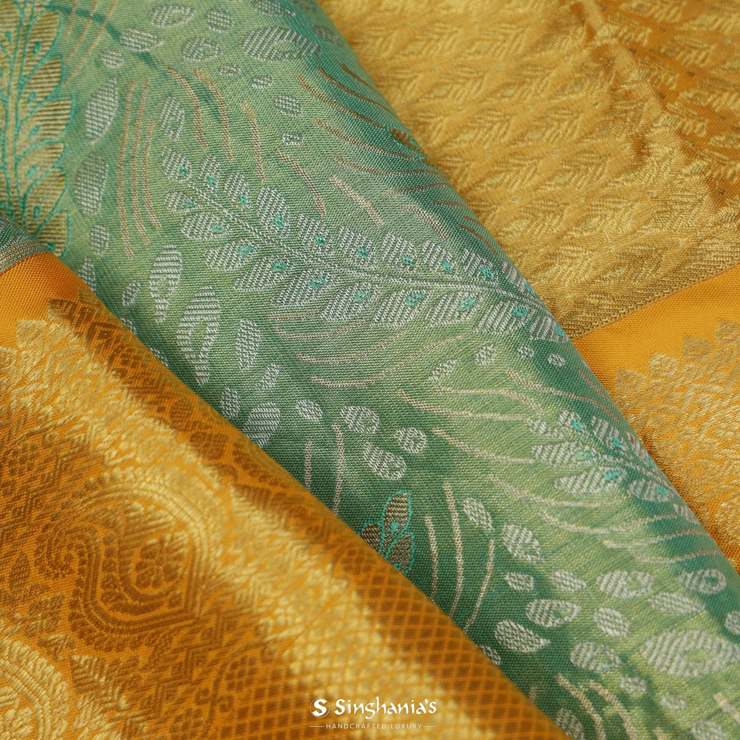 Russian Green Kanjivaram Silk Saree With Floral Jaal Pattern