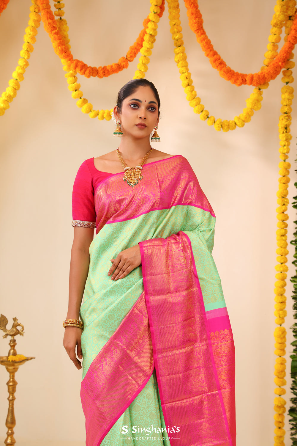 Mint Greeen Kanjivaram Silk Saree With Contrast Border