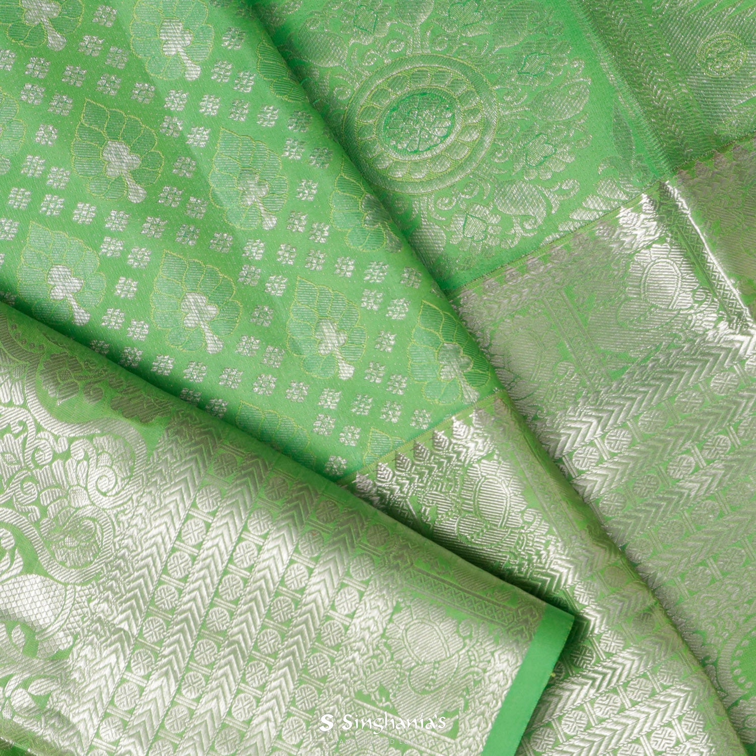 Chateau Green Kanjivaram Saree With Floral Jaal Pattern