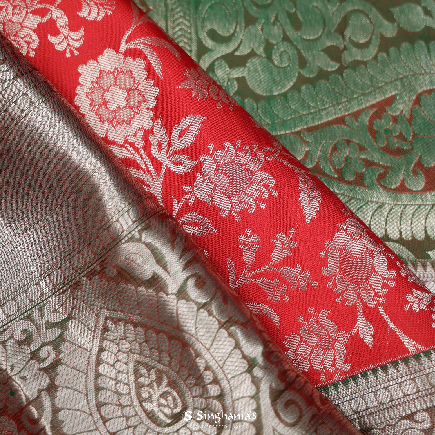 Pigment Red Kanjivaram Silk Saree With Floral Jaal Pattern