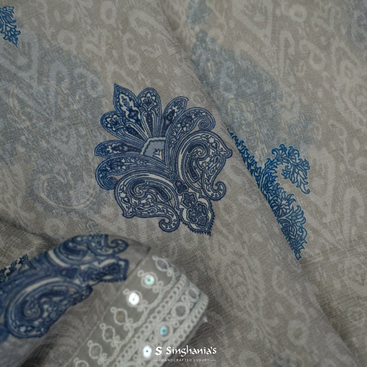Gray Cloud Printed Chiffon Saree With Floral Butta Pattern