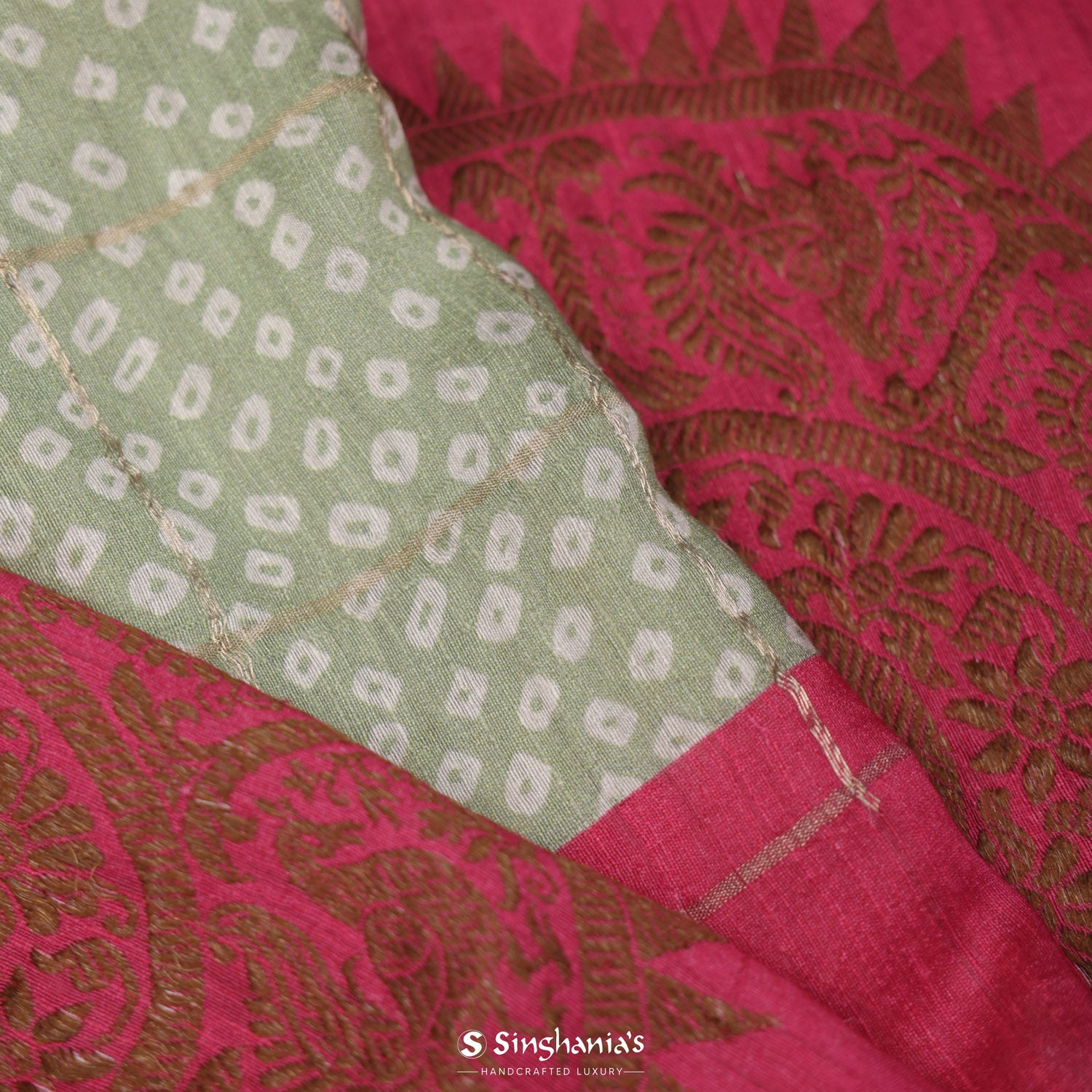 Swamp Green Matka Silk Saree With Bandhani Pattern