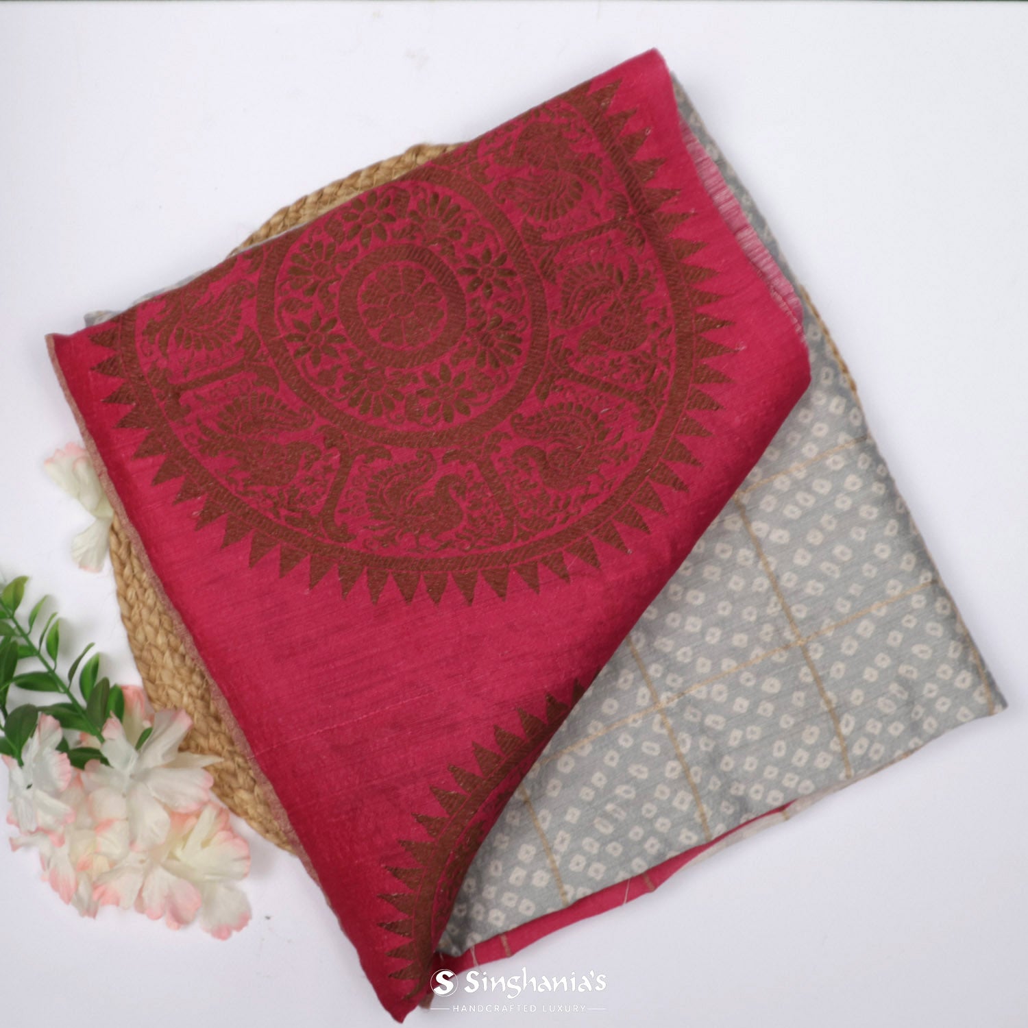 Gainsboro Gray Matka Silk Saree With Bandhani Pattern