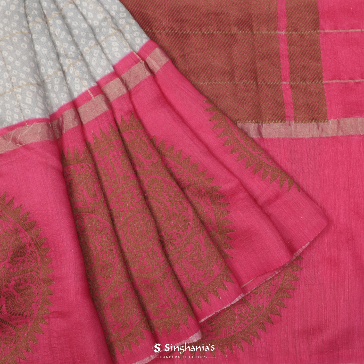 Gainsboro Gray Matka Silk Saree With Bandhani Pattern