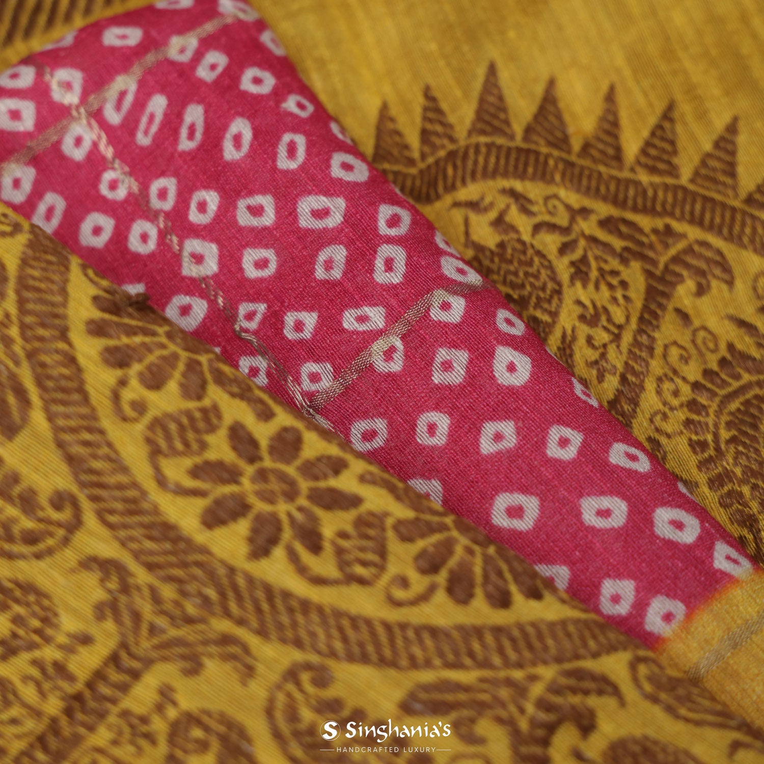 Light Crimson Pink Matkaprinted Silk Saree With Bandhani Pattern