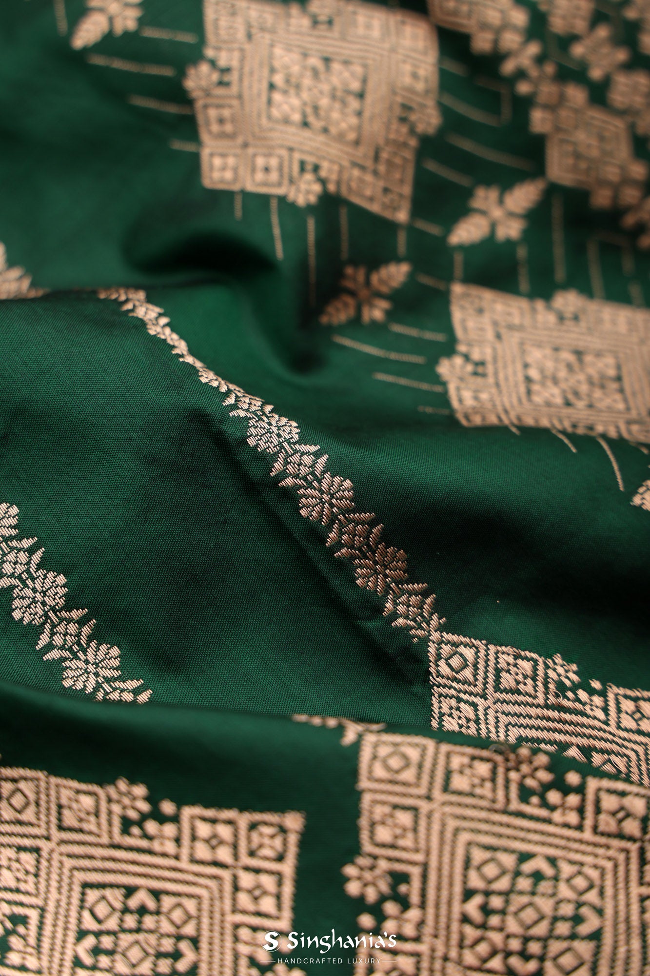 Kaitoke Green Banarasi Silk Saree With Stripes Design