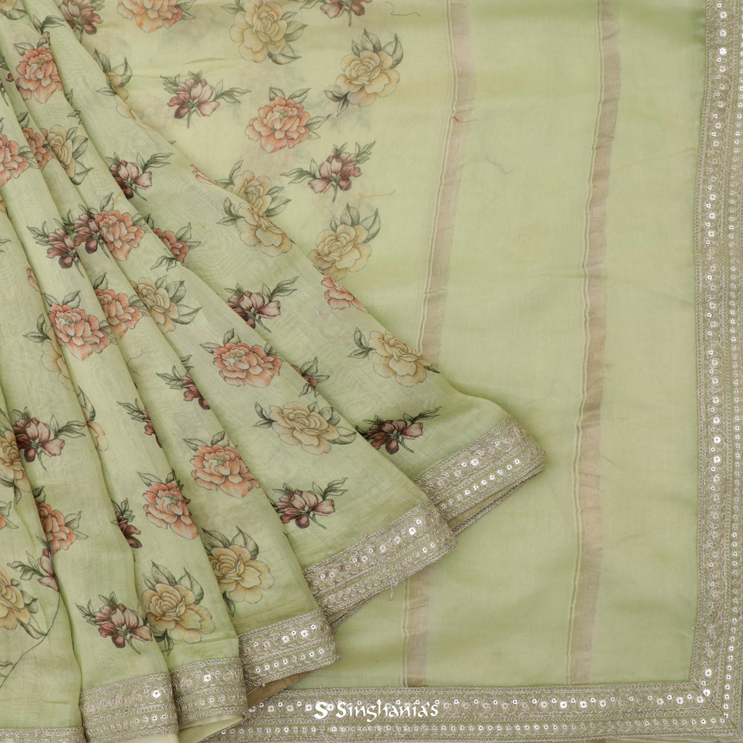 Gin Green Matka Silk Saree With Floral Weaving