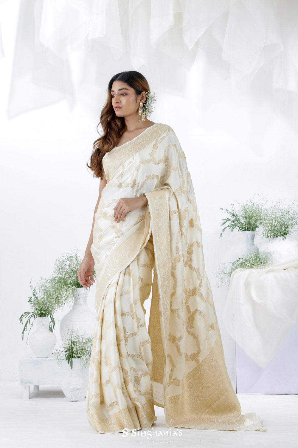Pristine White Banarasi Mashru Silk Saree With Floral Jaal Design