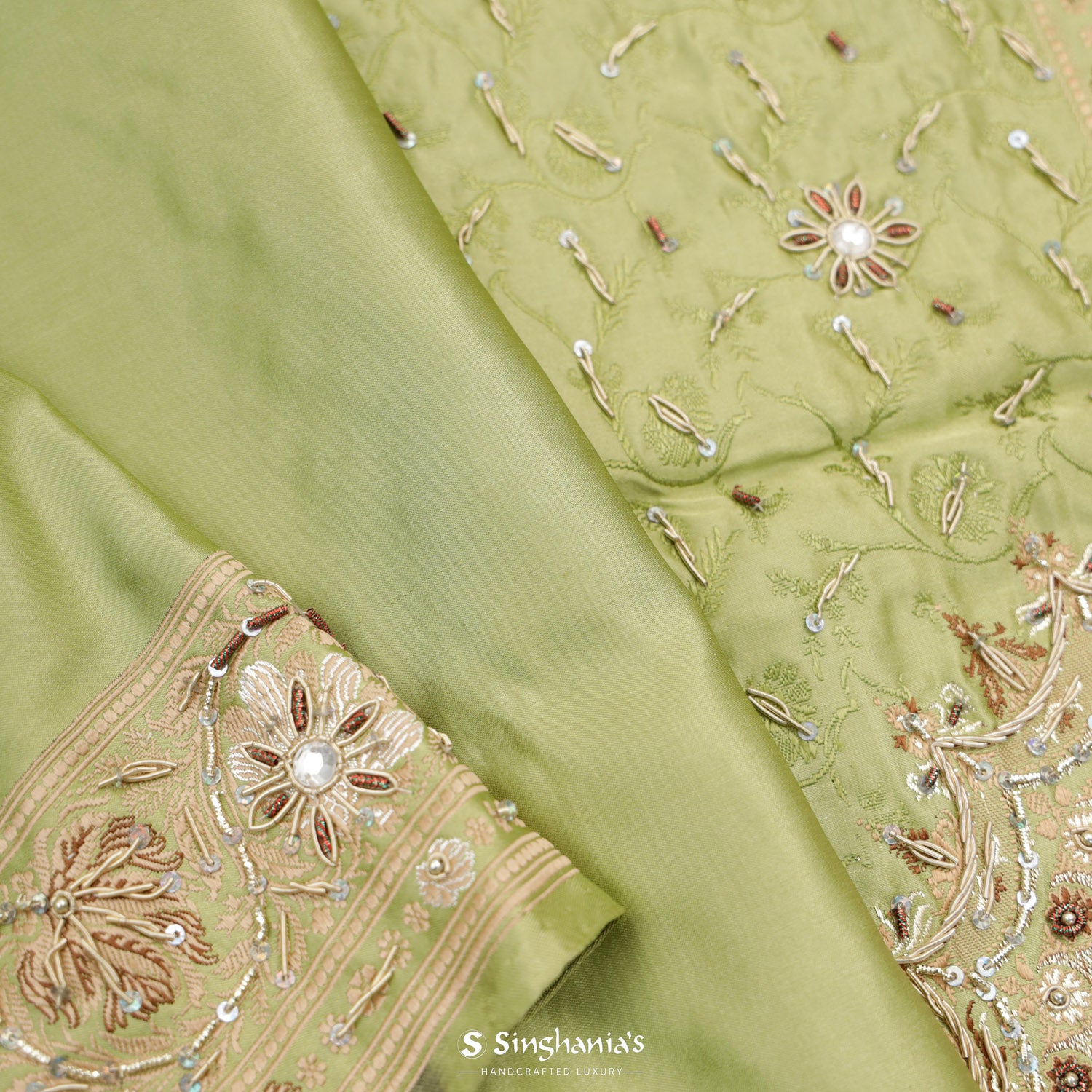 Medium Spring Green Plain Banarasi Silk Saree With Embroidery Borders