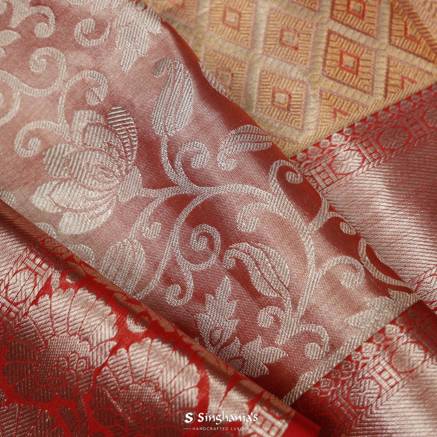 Pastel Red Kanjivaram Silk Saree With Floral Jaal Pattern