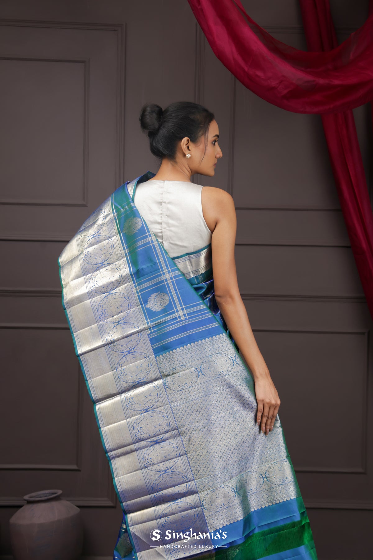 Blue Green Dual-Tone Kanjivaram Saree With Peacock Weaving