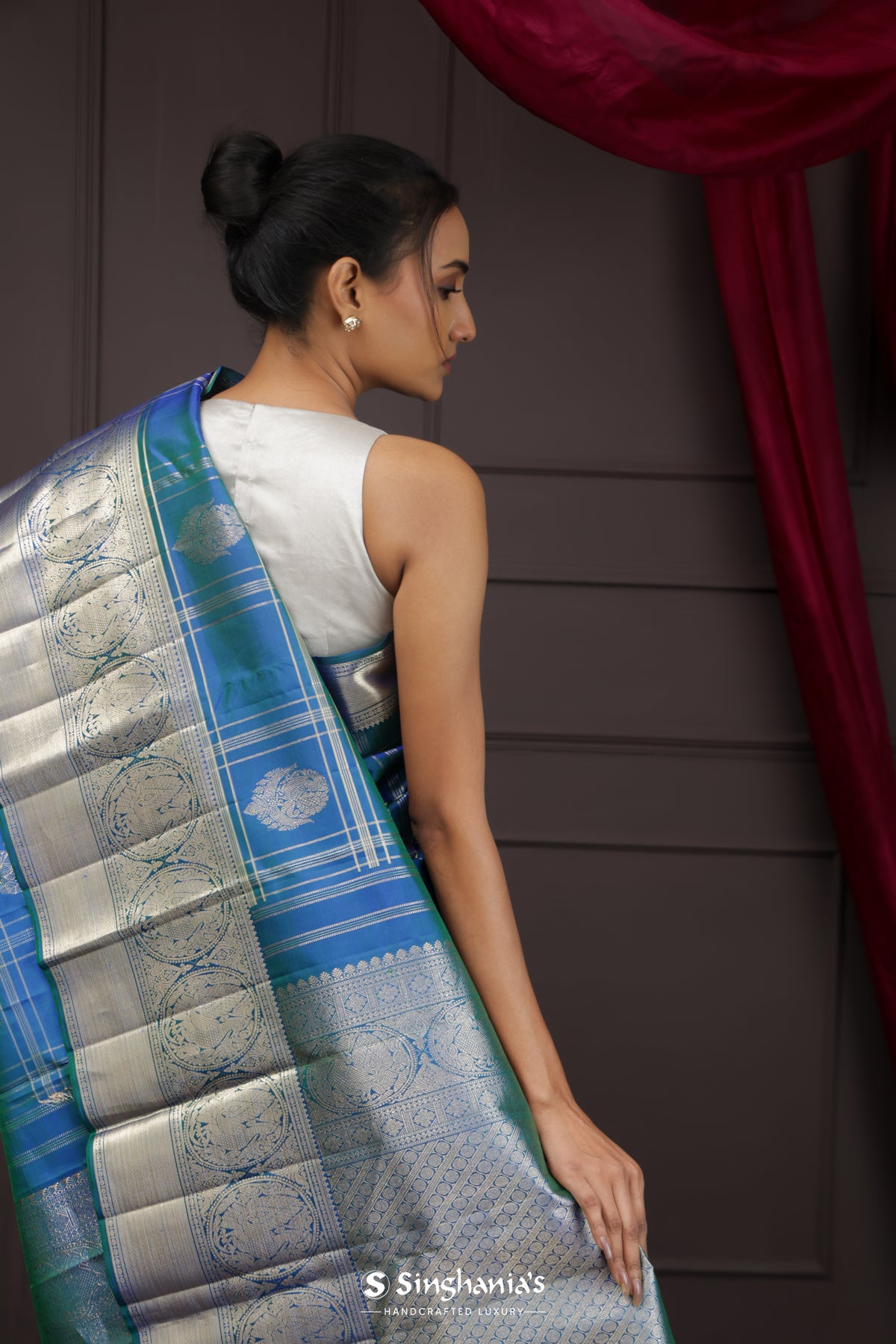 Blue Green Dual-Tone Kanjivaram Saree With Peacock Weaving