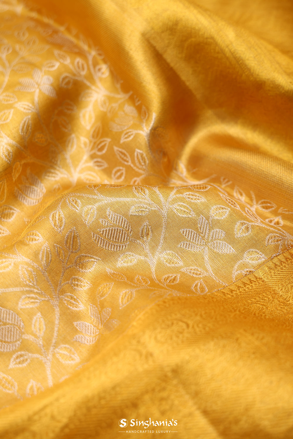 Arabian Gold Tissue Kanjivaram Saree With Floral Jaal