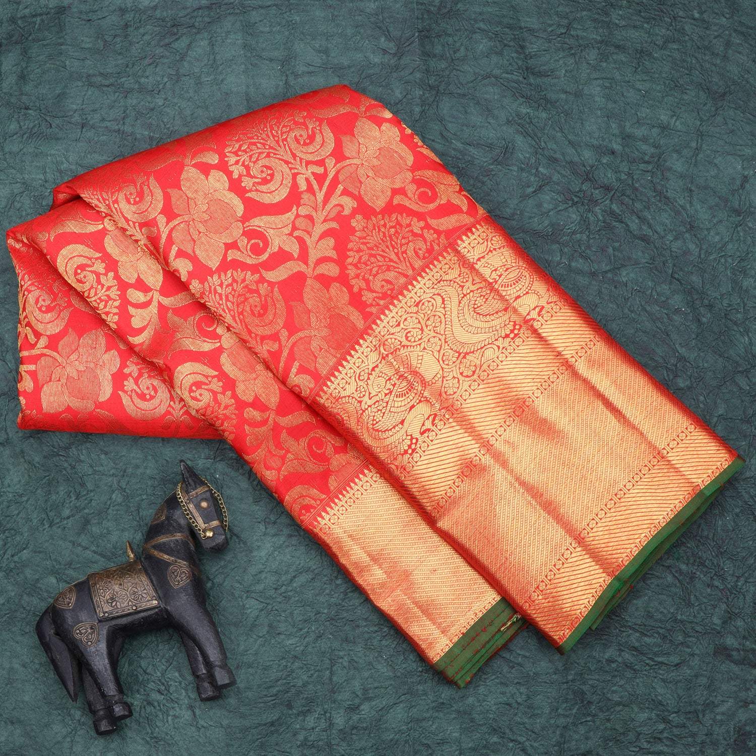Bright Red Kanjivaram Silk Saree With Floral Motif Pattern - Singhania's