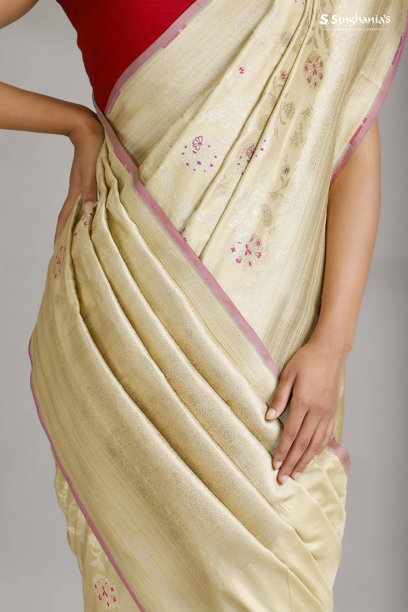 Pastel Green Banarasi Silk Handloom Saree With Floral Motif Design - Singhania's