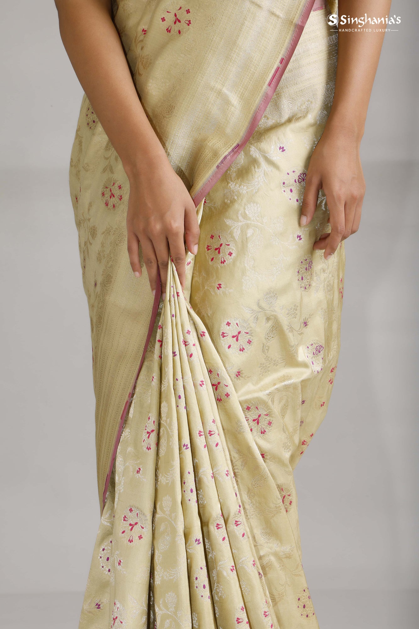 Pastel Green Banarasi Silk Handloom Saree With Floral Motif Design - Singhania's