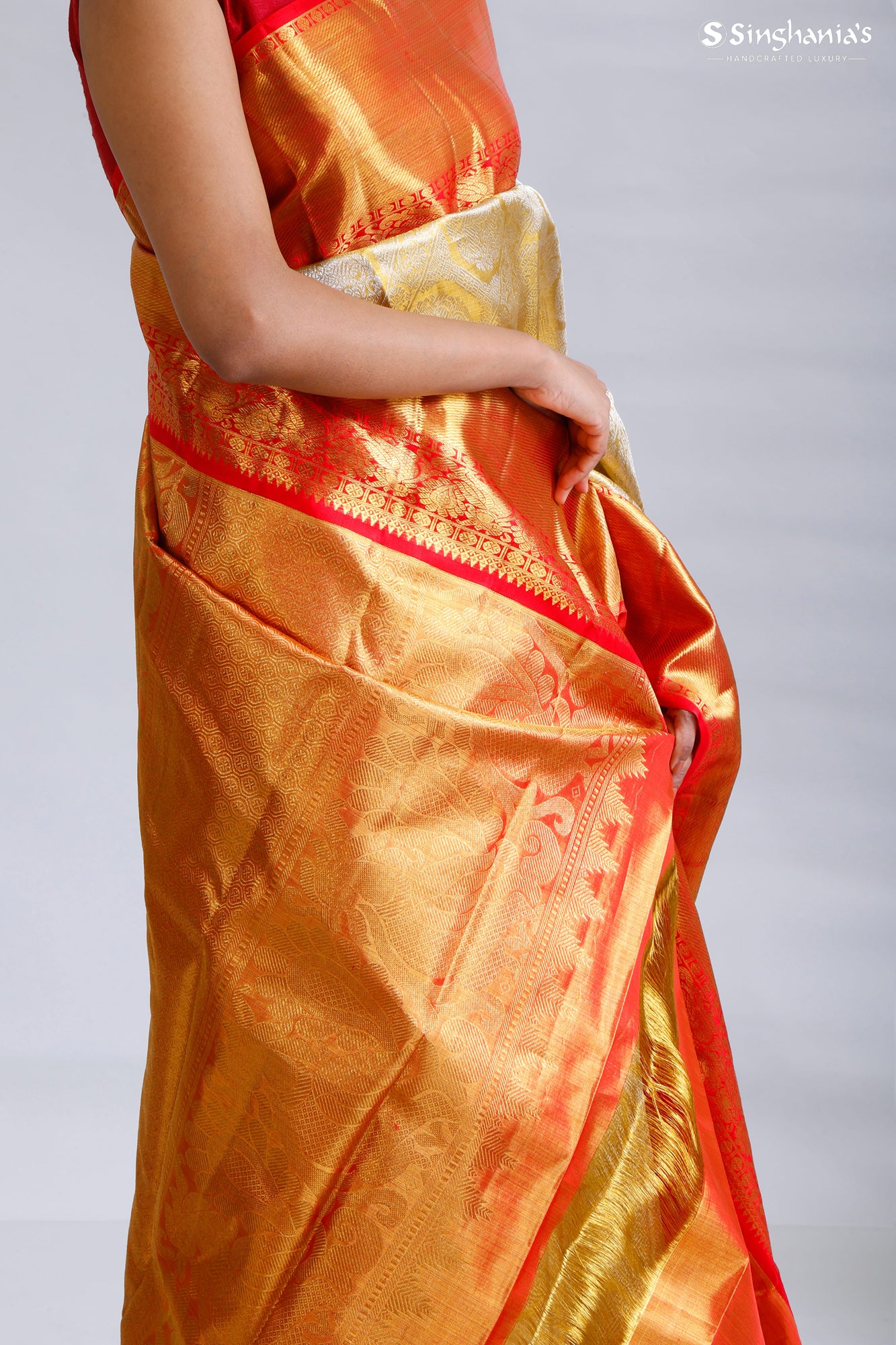 Gold Tissue Korvai Kanjivaram Silk Saree With Floral And Mayil Motif Pattern