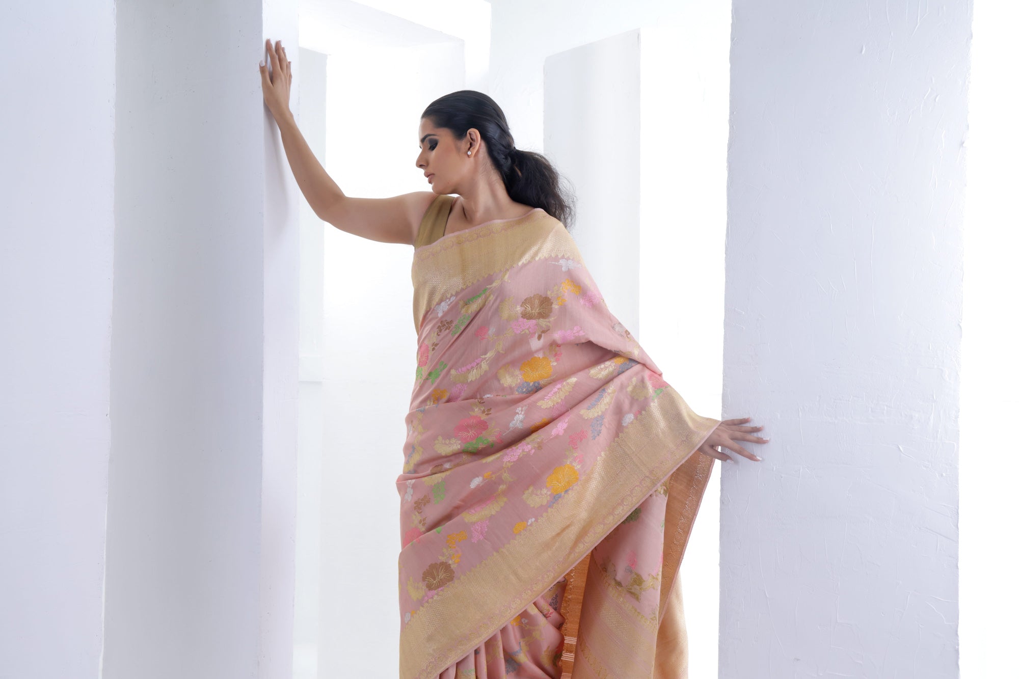 Pastel Pink Tussar Jamdani Saree With Floral Weaving