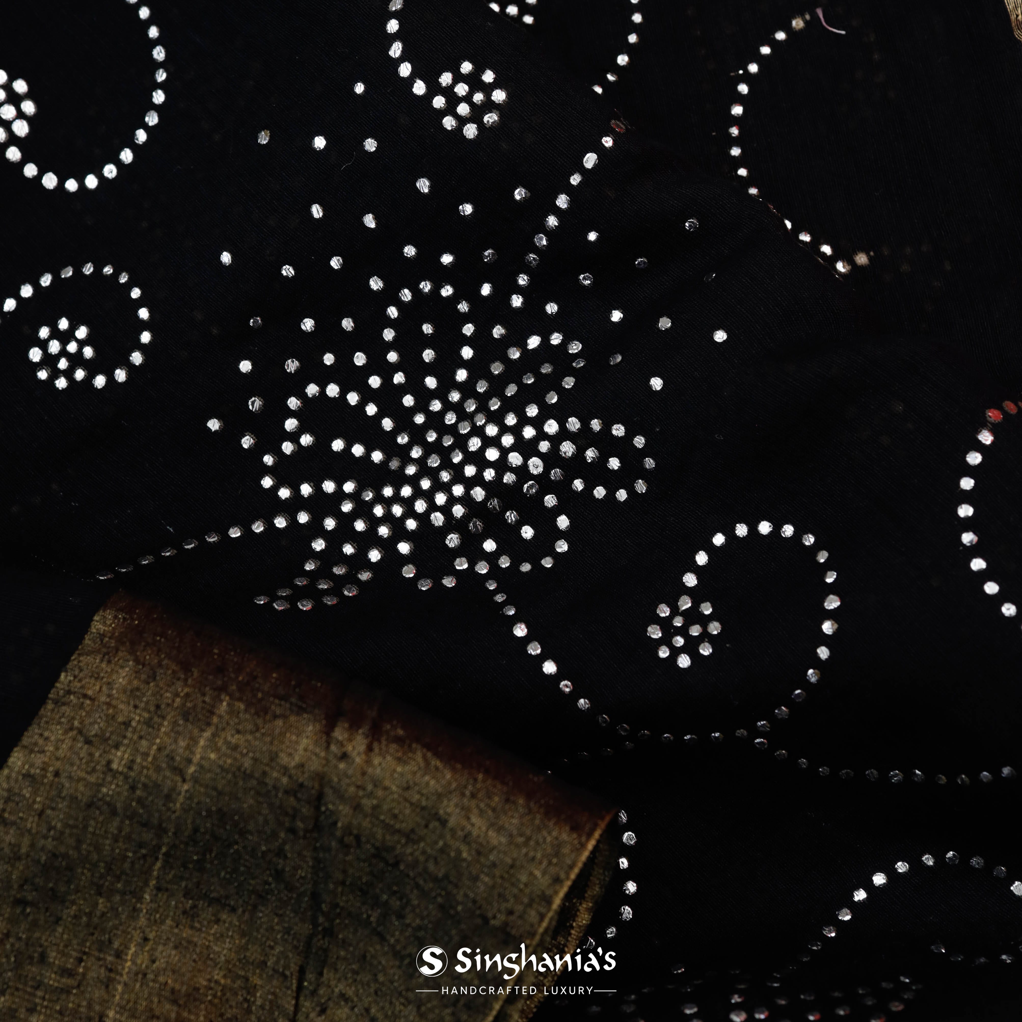Pitch Black Maheshwari Printed Handloom Saree With Foil Print