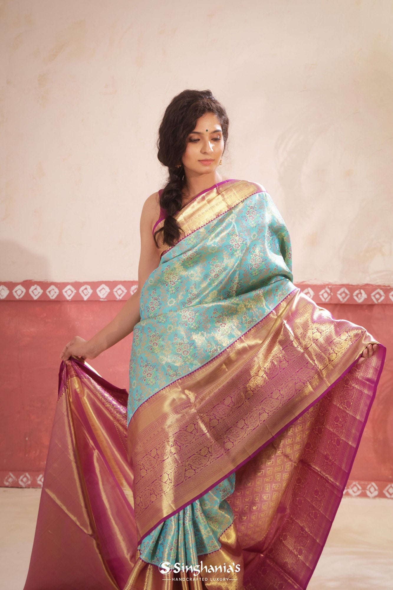 Medium Turquoise Kanjivaram Silk Saree With Floral Jaal Design