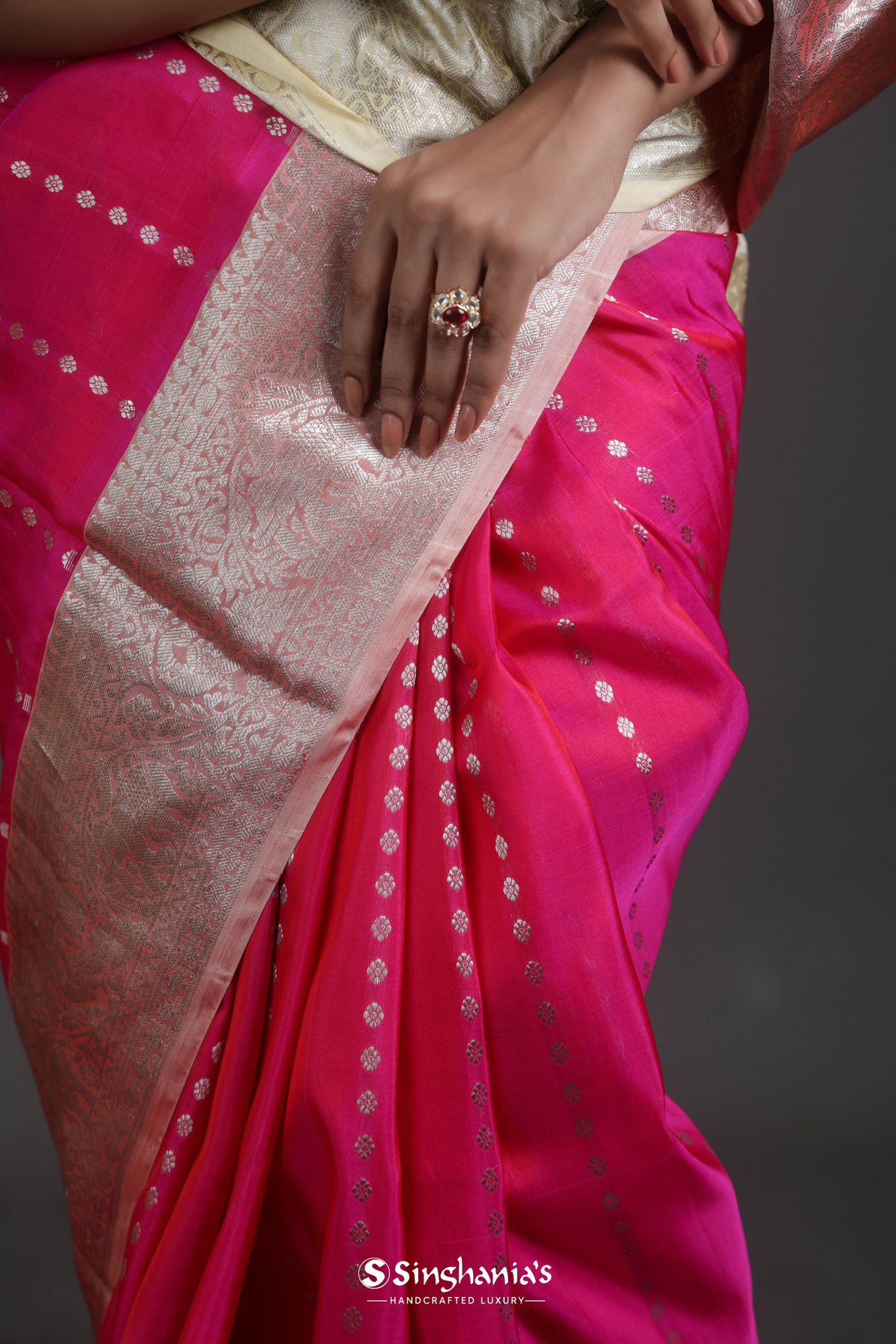 KARAGIRI Womens Banarasi Silk Ruby Pink Saree With Blouse Piece :  Amazon.in: Fashion