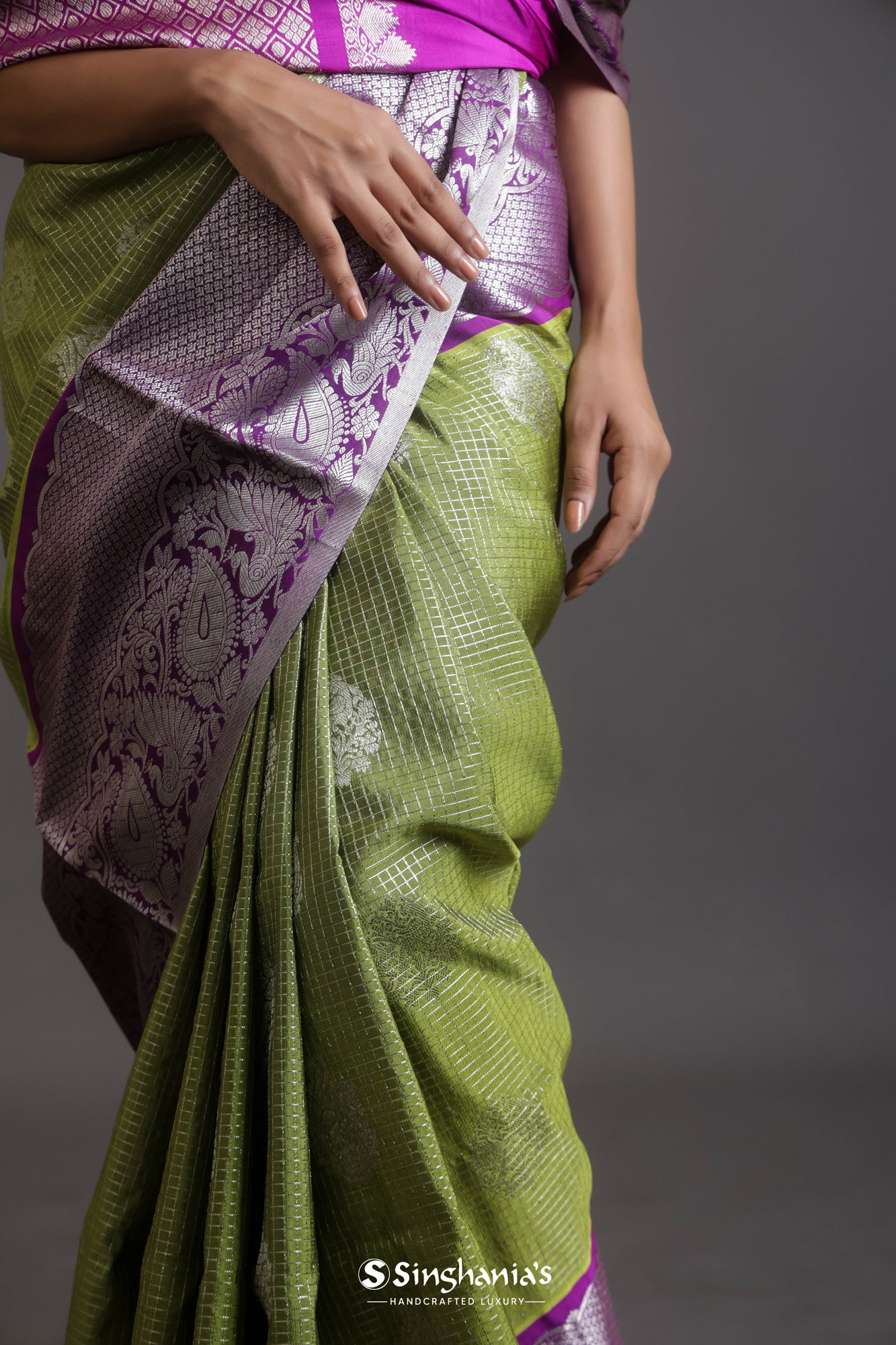 Mehendi Green Venkatagiri Silk Saree With Floral-Checks Weaving