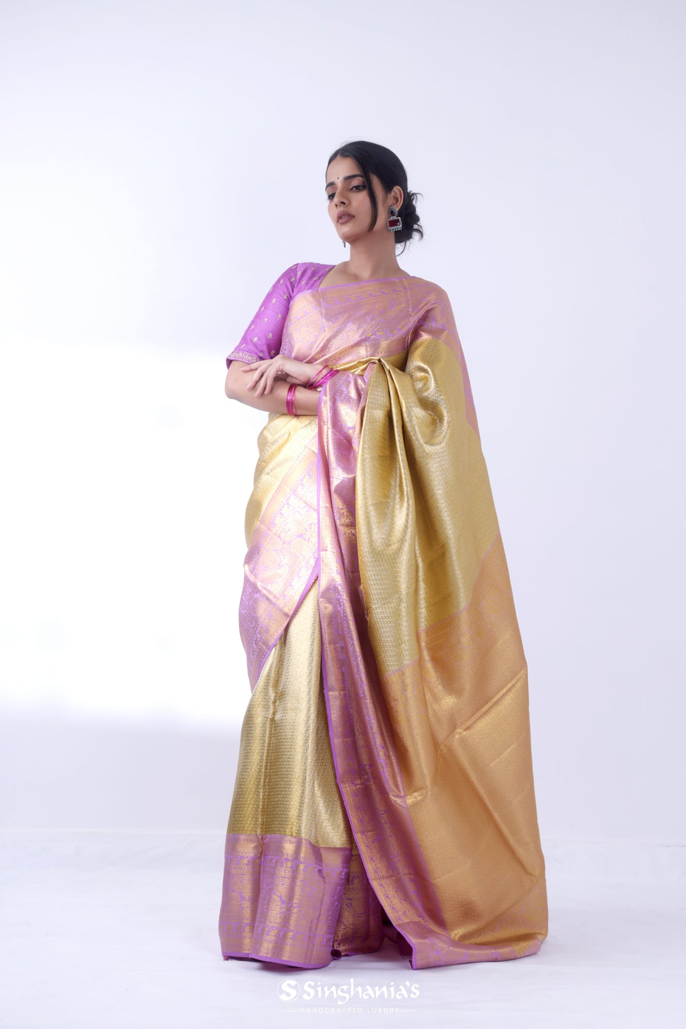 Golden Crest Kanjivaram Silk Saree With Geometrical Weaving