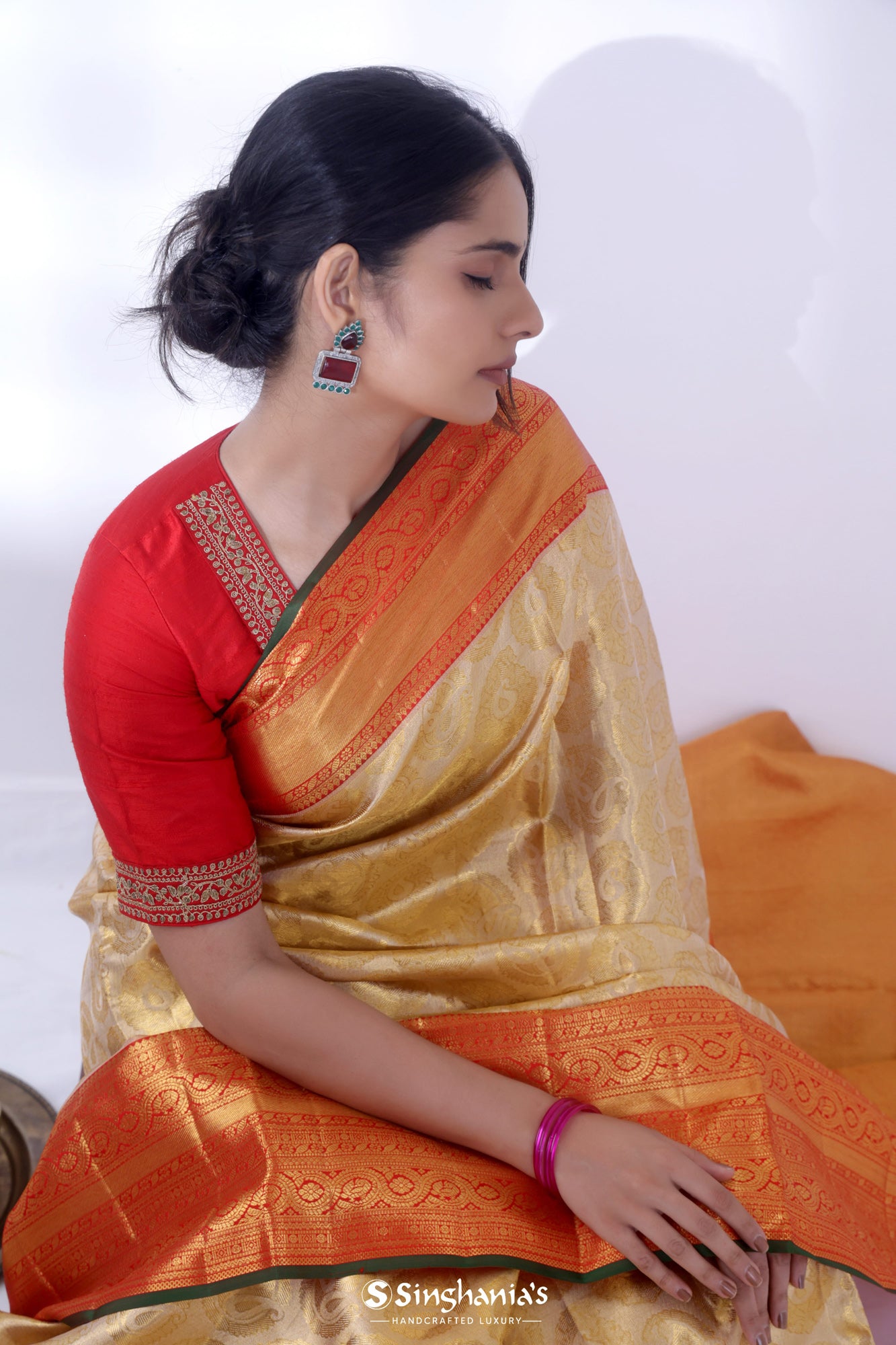 Almond Brown Kanjivaram Silk Saree With Floral Paisley Weaving