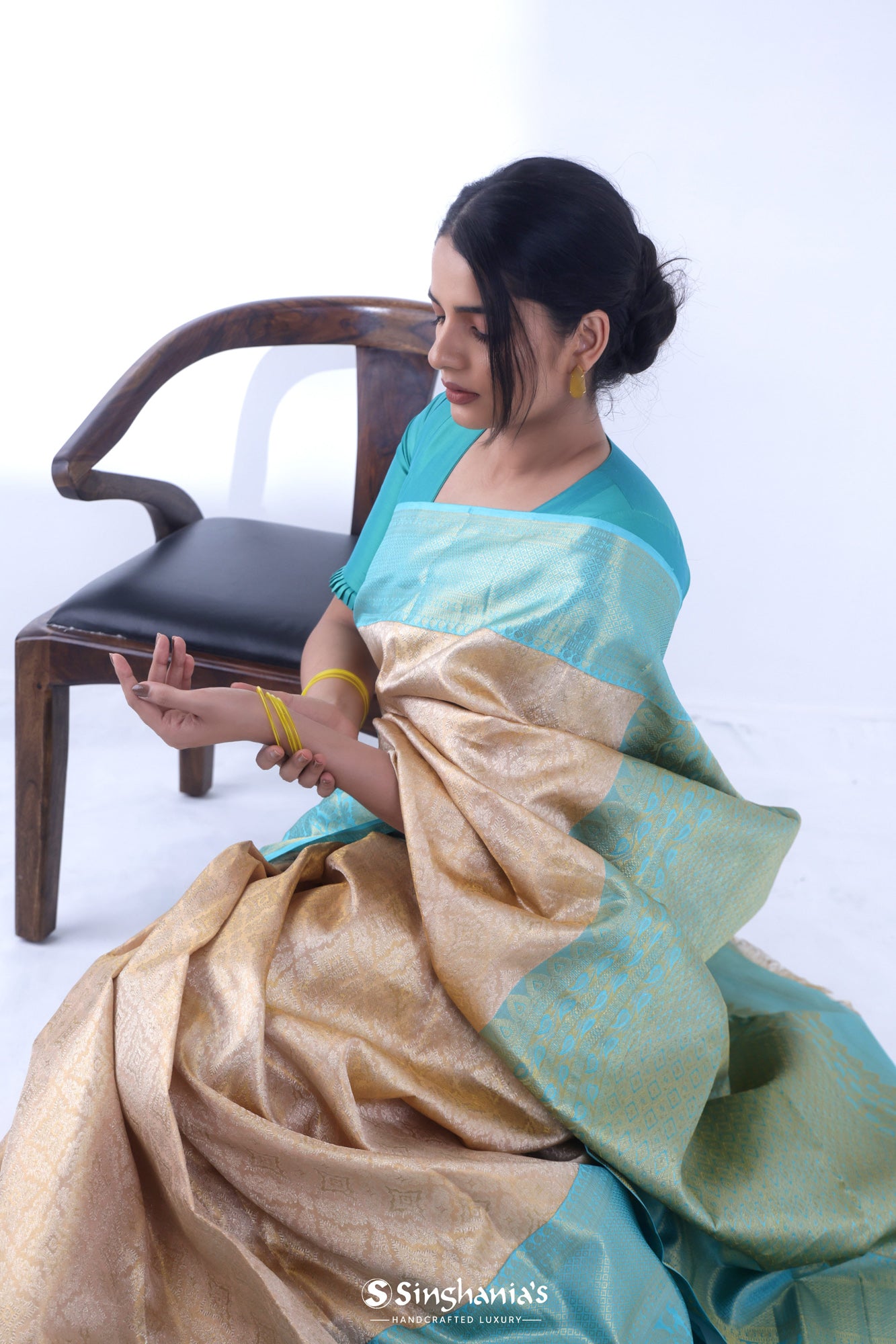 Cashmere Brown Kanjivaram Silk Saree With Floral Jaal Weaving