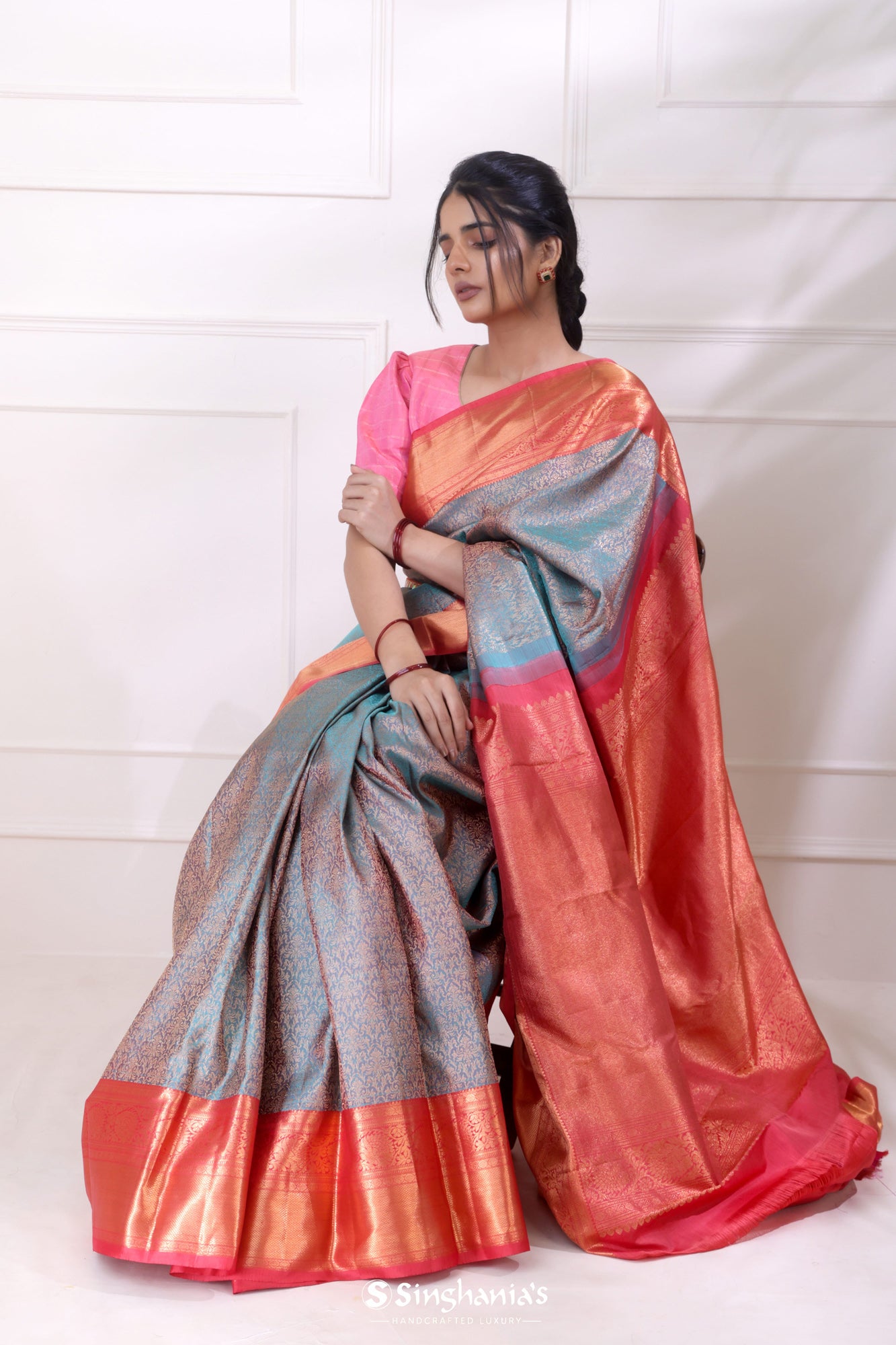Steel Blue Dual Tone Kanjivaram Silk Saree With Floral Jaal Weaving