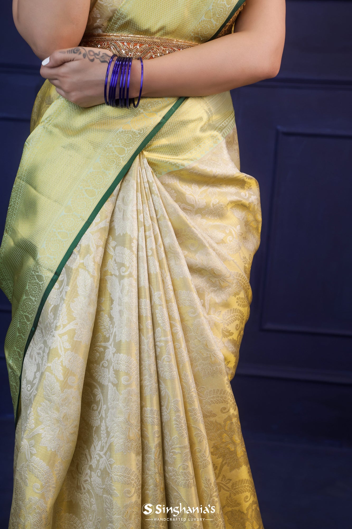 Stem Green Kanjivaram Silk Saree With Floral Jaal Weaving