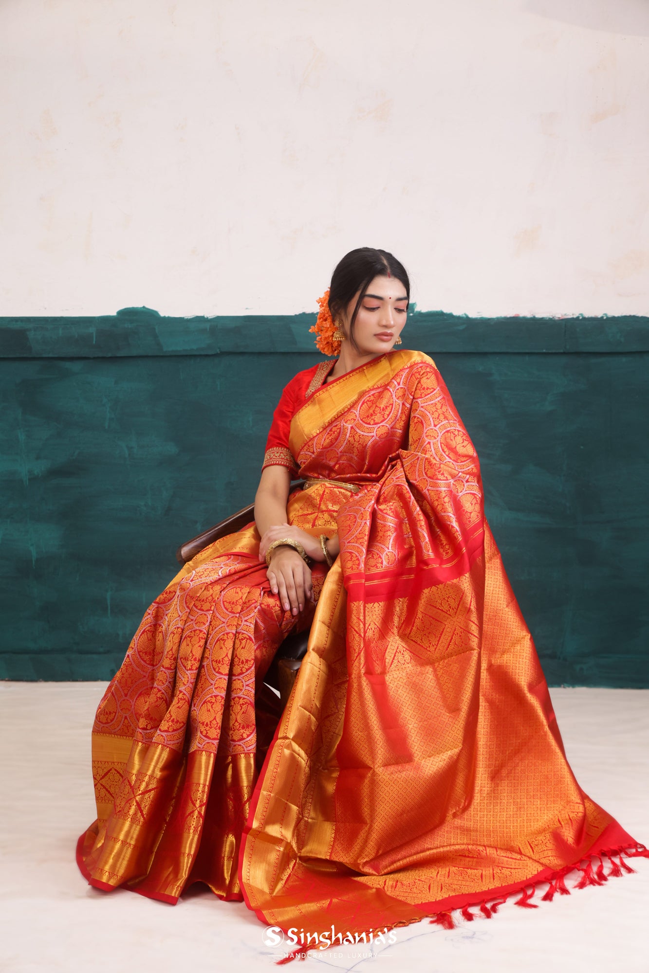 Imperial Red Kanjivaram Silk Saree With Floral And Mayil Weaving