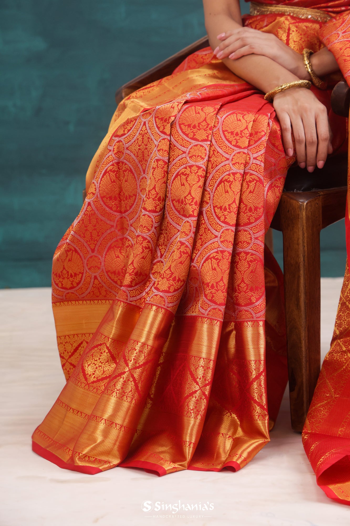 Imperial Red Kanjivaram Silk Saree With Floral And Mayil Weaving