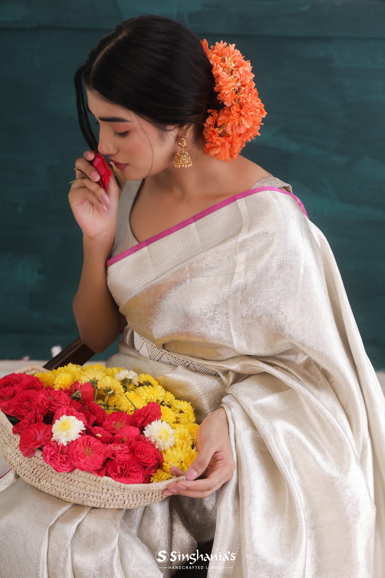 Silvery White Kanjivaram Silk Saree With Floral Jaal Weaving