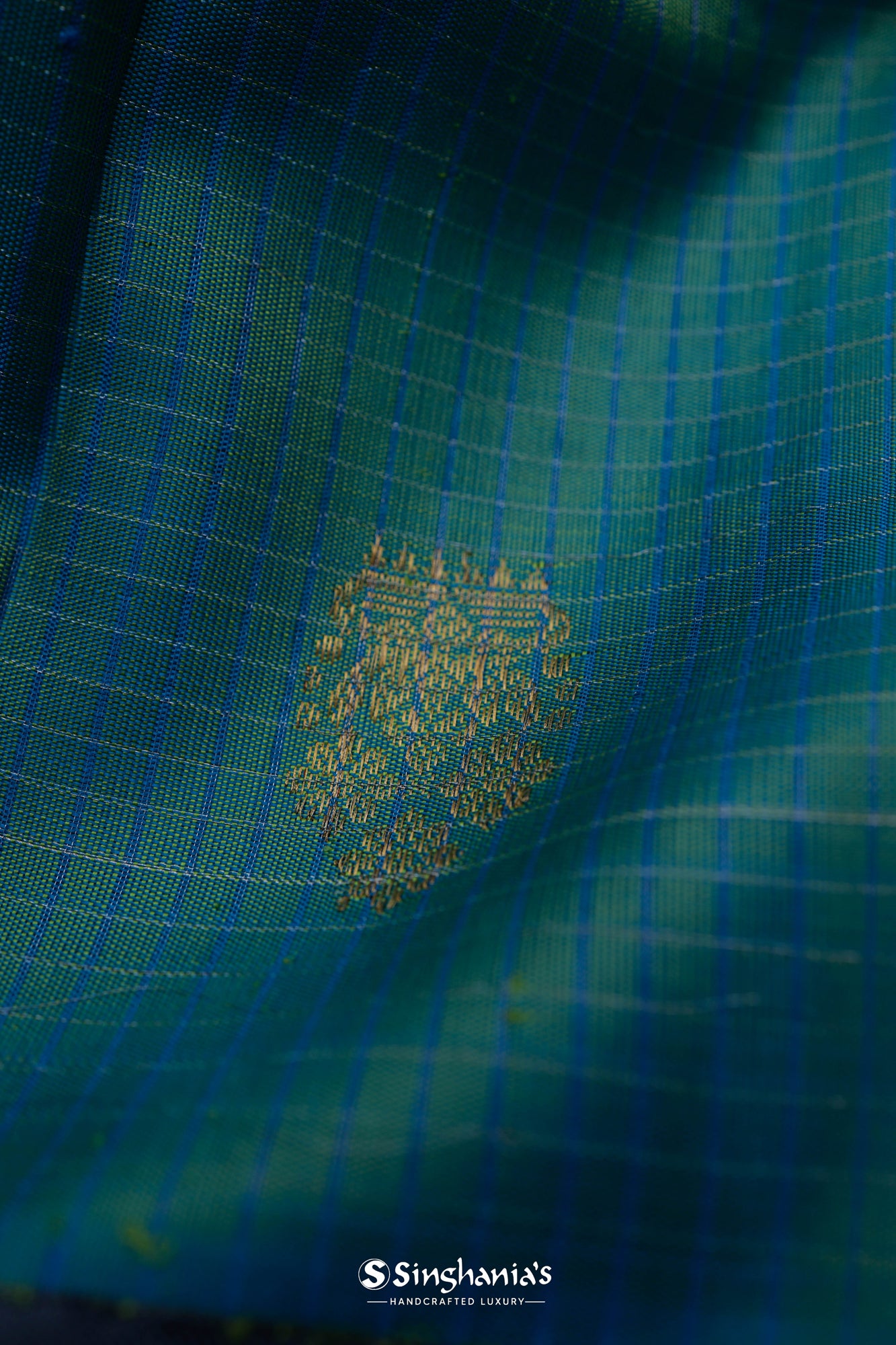 Blue-Green Dual Tone Gadwal Silk Saree With Contrast Border