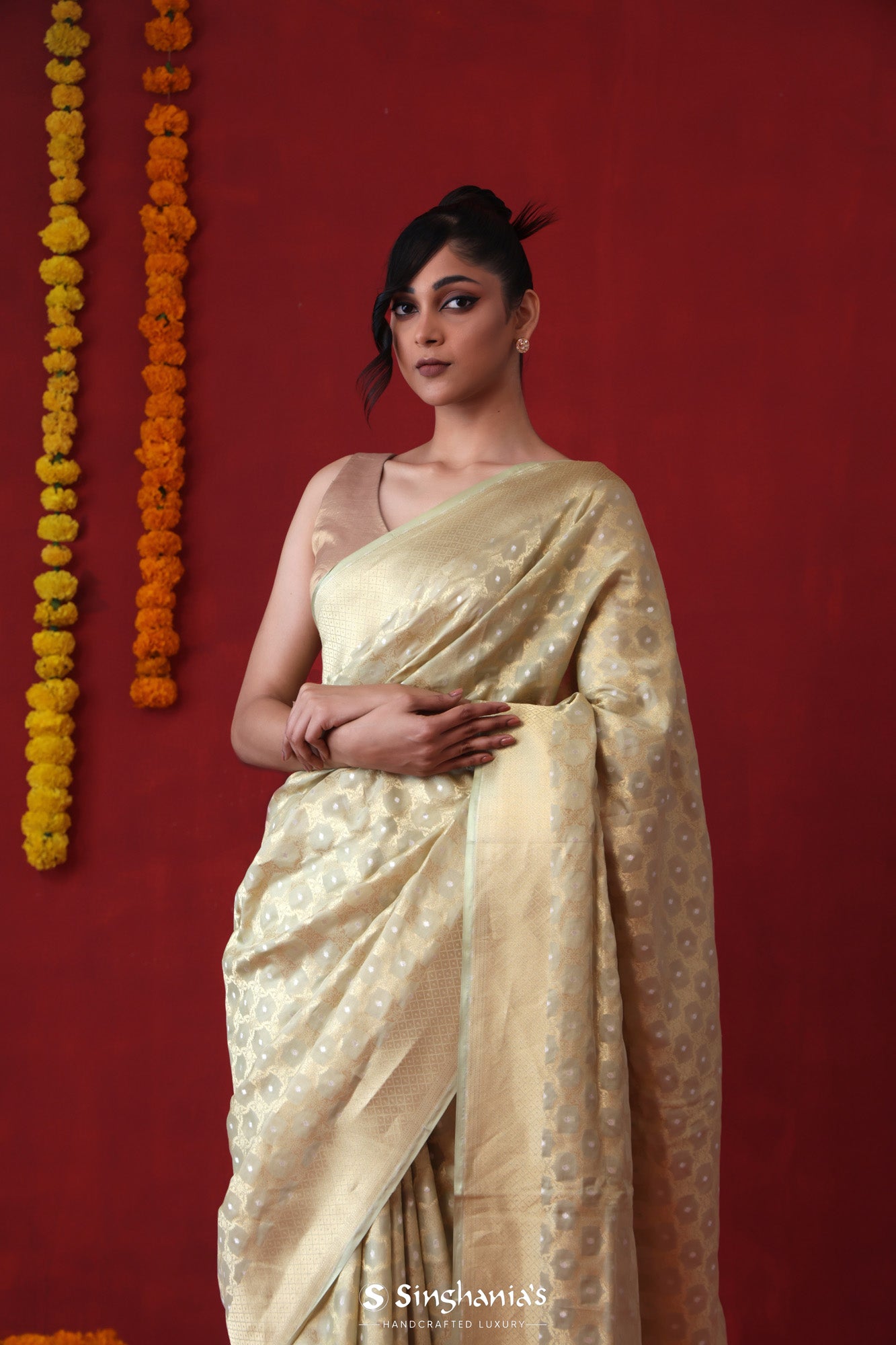 Buy Magenta Banarasi Saree online-Karagiri