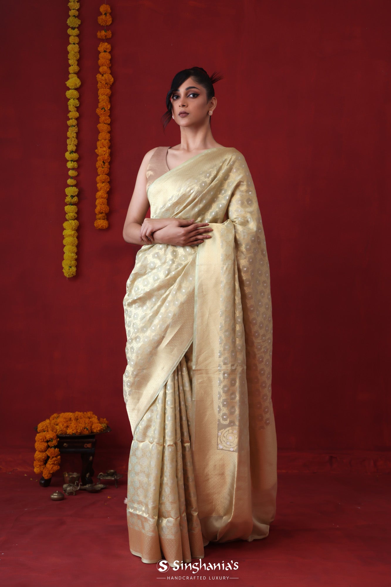 Gin Green Tissue Banarasi Saree With Floral Ogival Weaving