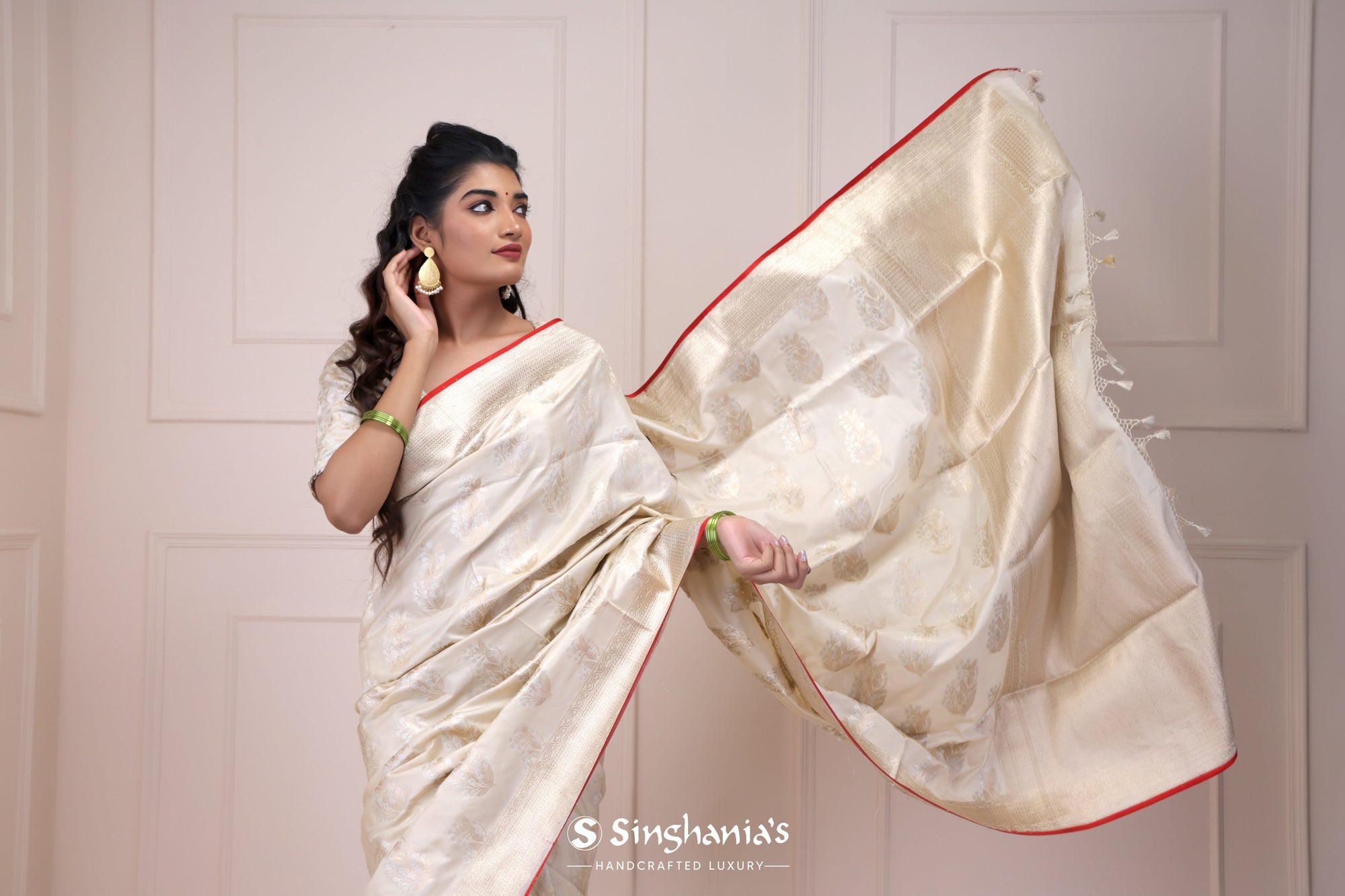 Shop Off White Mashru Silk Meenakari Jaal Design Weaved Banarasi Saree –  BUNKALA