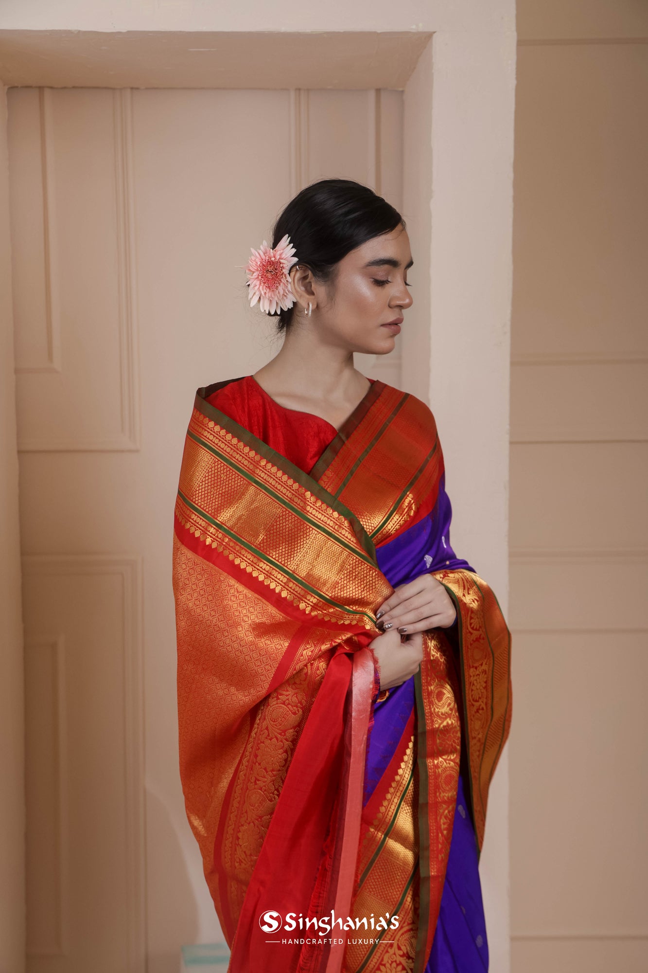 Gadwal Silk Sarees With Contrac Blouse