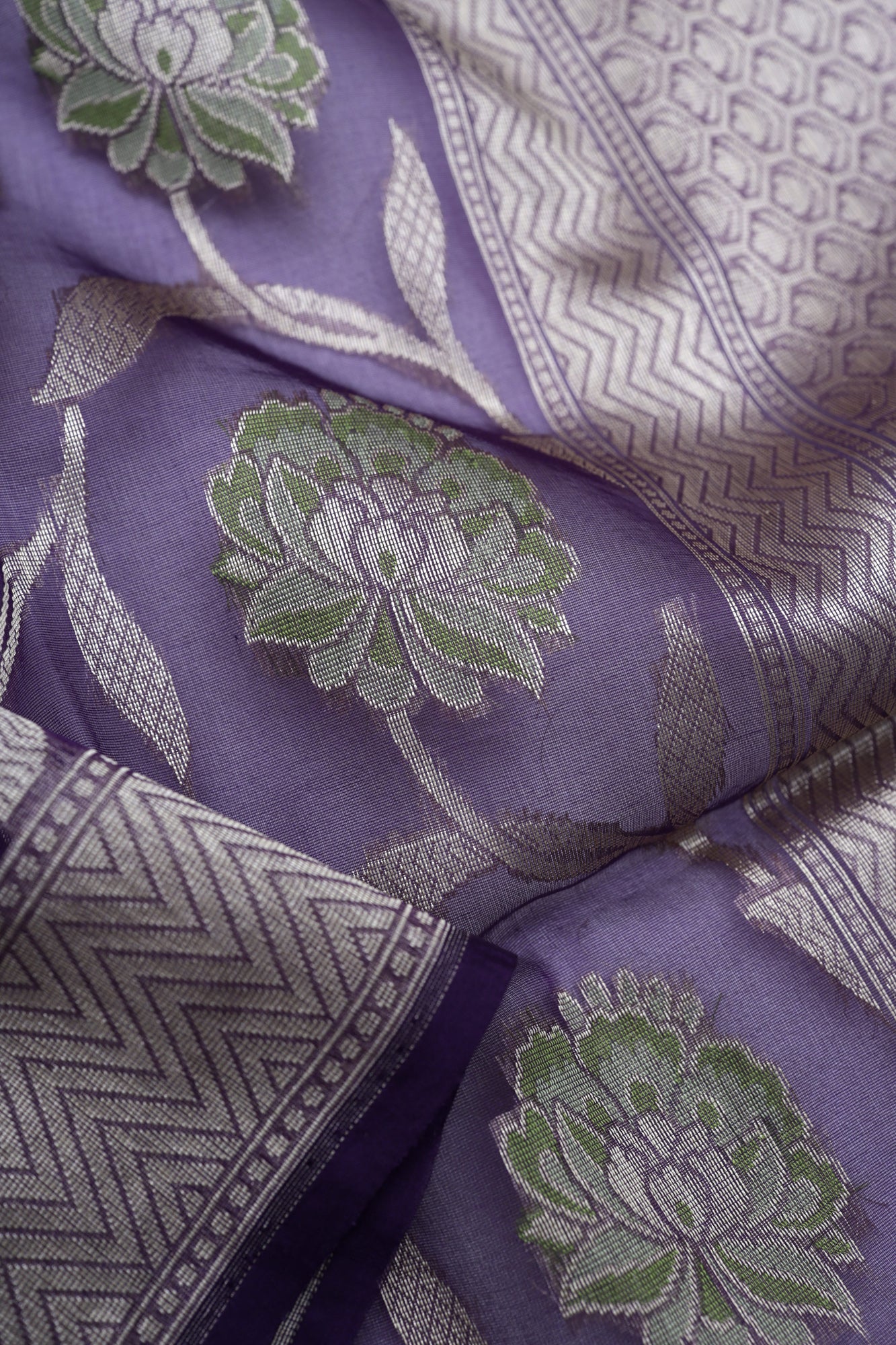 Aesthethic Purple Organza Banarasi Saree With Floral Jaal Weaving