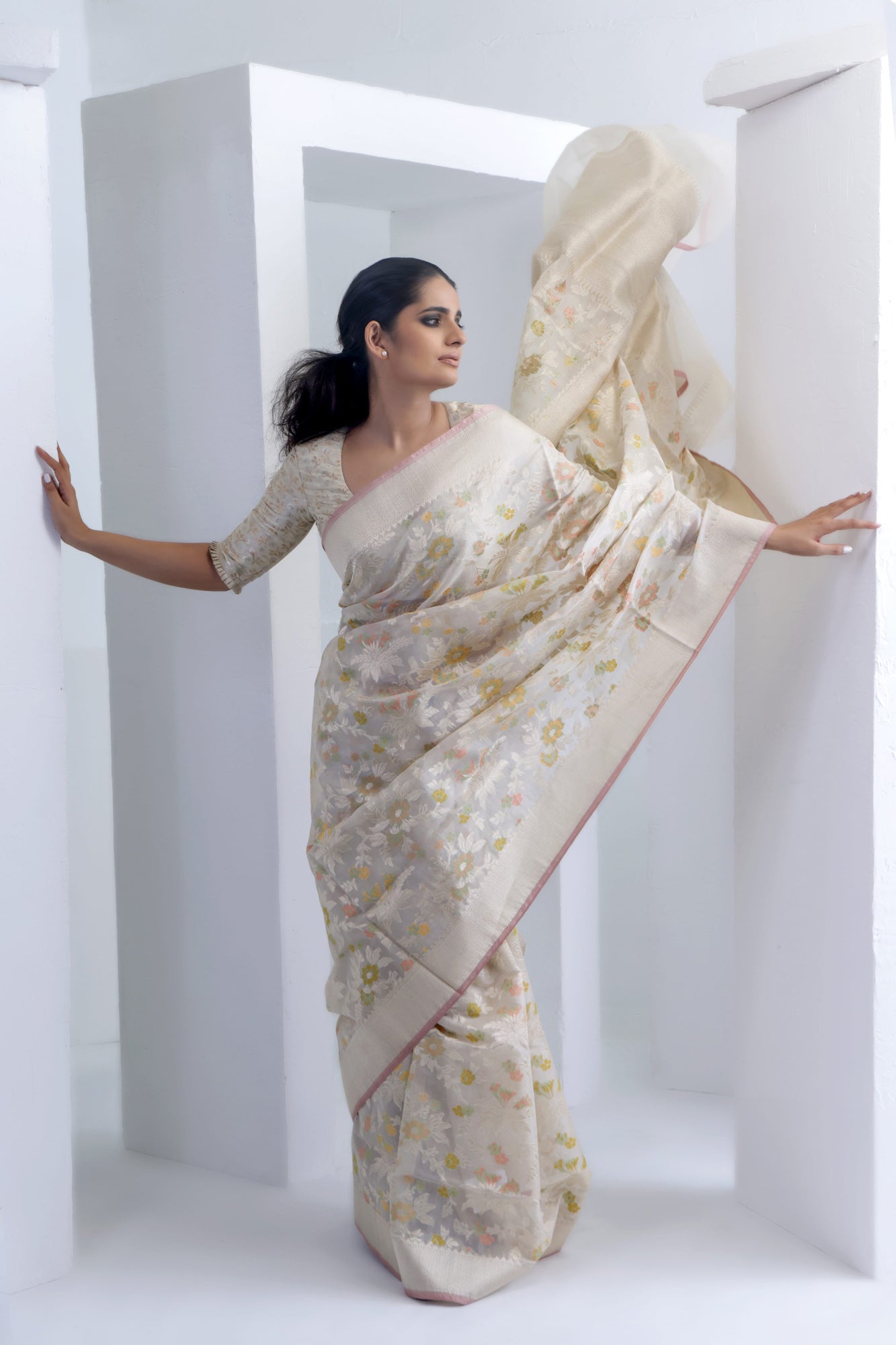 Swan White Organza Banarasi Saree With Floral Jaal Weaving
