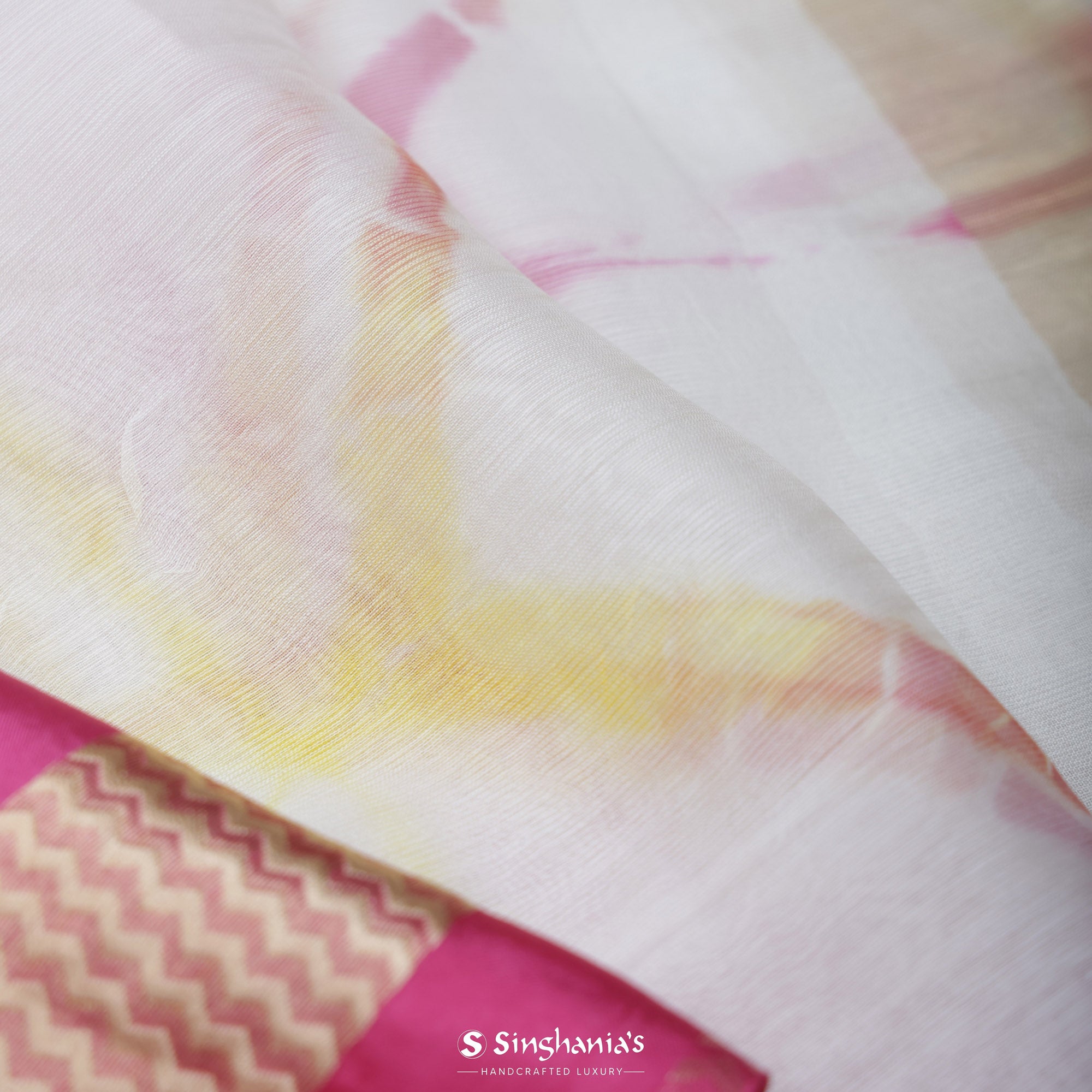 Pink White Printed Maheshwari Silk Saree With Tie-Dye Pattern