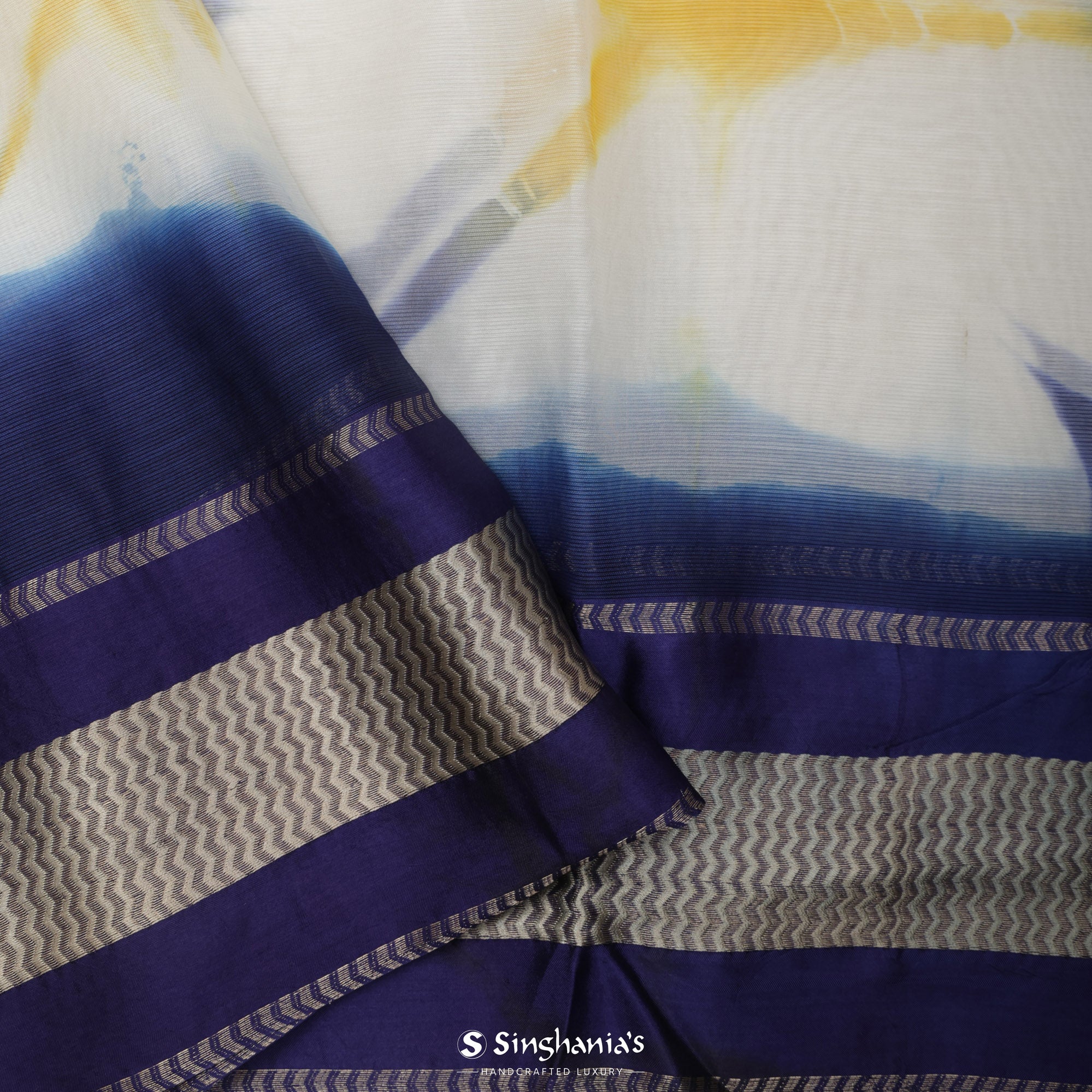 Cloud White Printed Maheshwari Saree With Tie-Dye Design