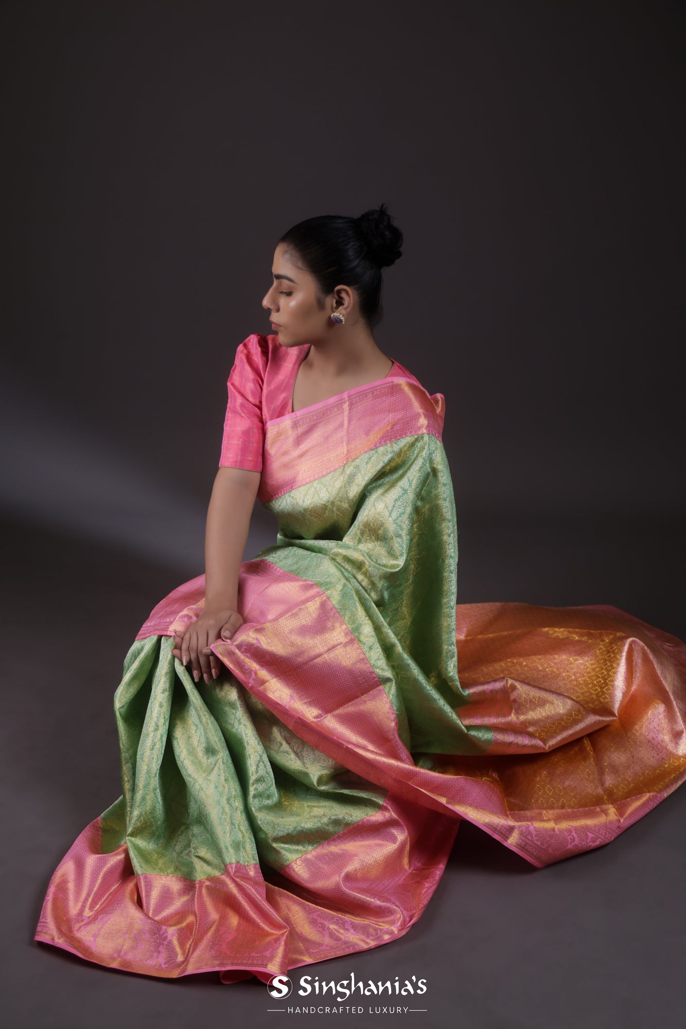 Turquoise Green Kanjivaram Silk Saree With Floral Ogival Weaving