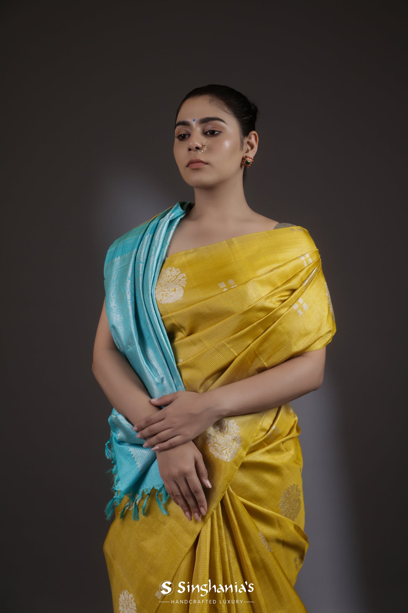 Acid Green Kanjivaram Silk Saree With Mayil Buttas Weaving